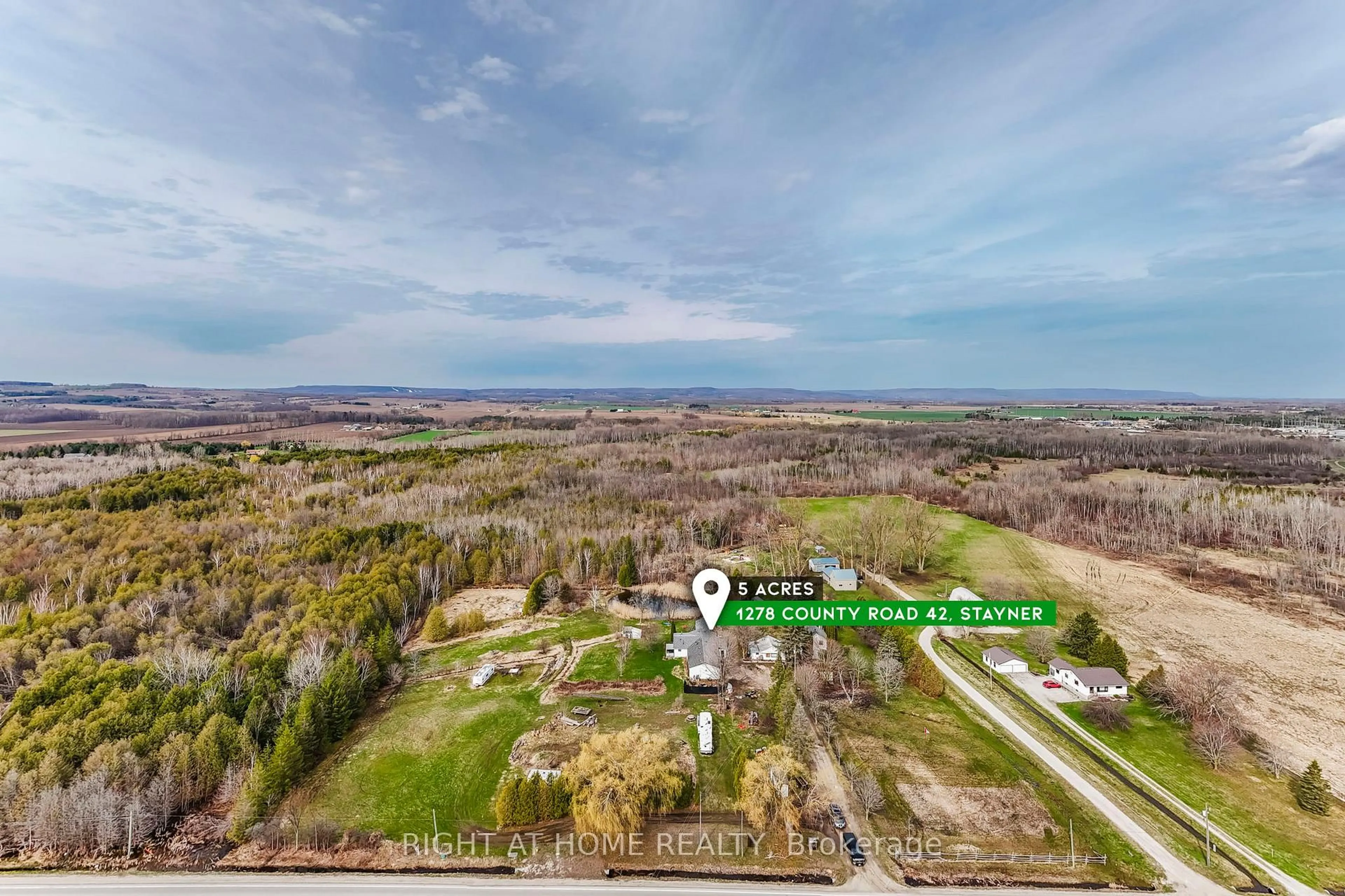 A pic from outside/outdoor area/front of a property/back of a property/a pic from drone, unknown for 1278 County Road 42 Rd, Clearview Ontario L0M 1S0