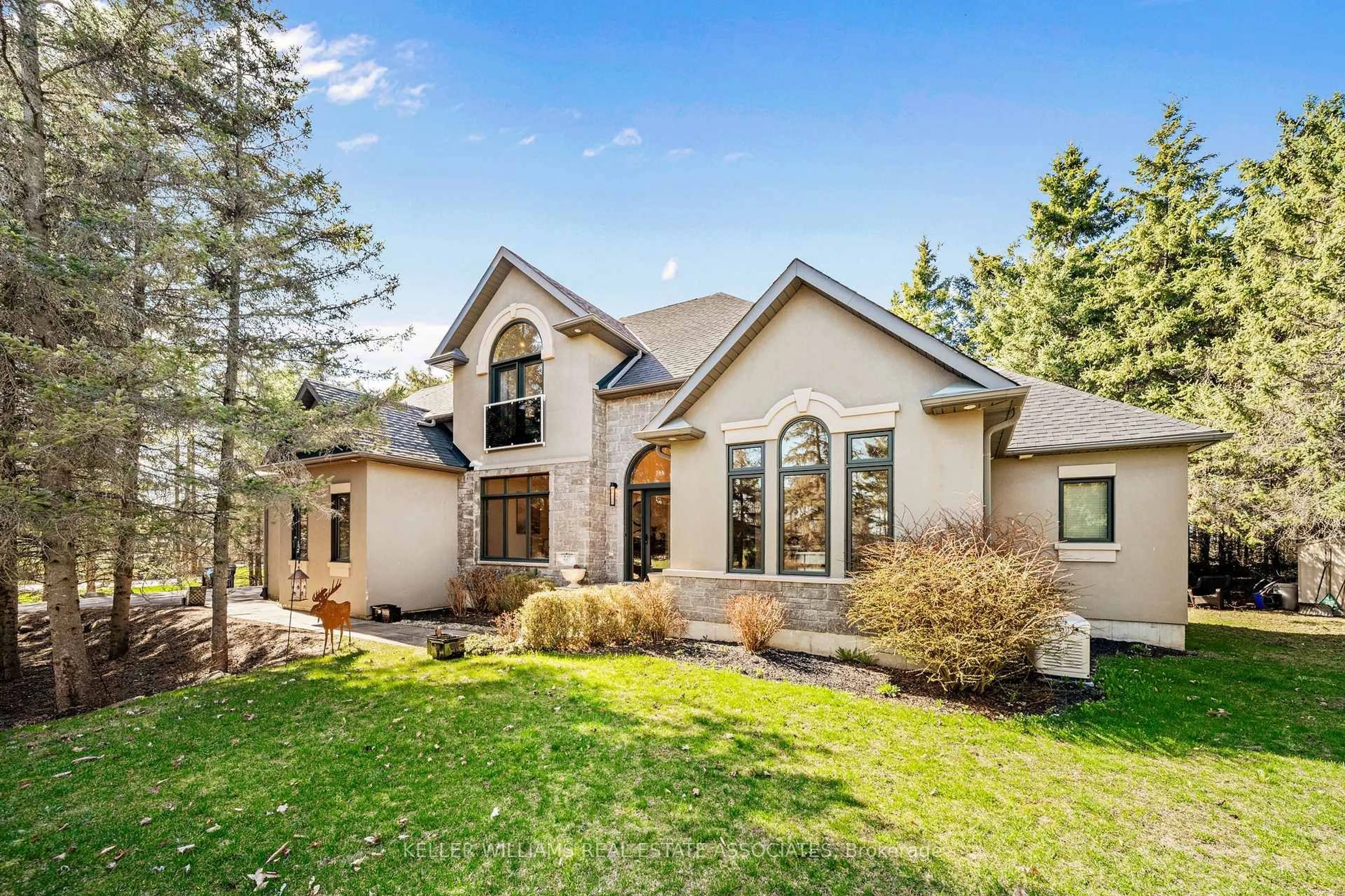 Home with brick exterior material, unknown for 18 Red Oak Cres, Oro-Medonte Ontario L0L 2L0