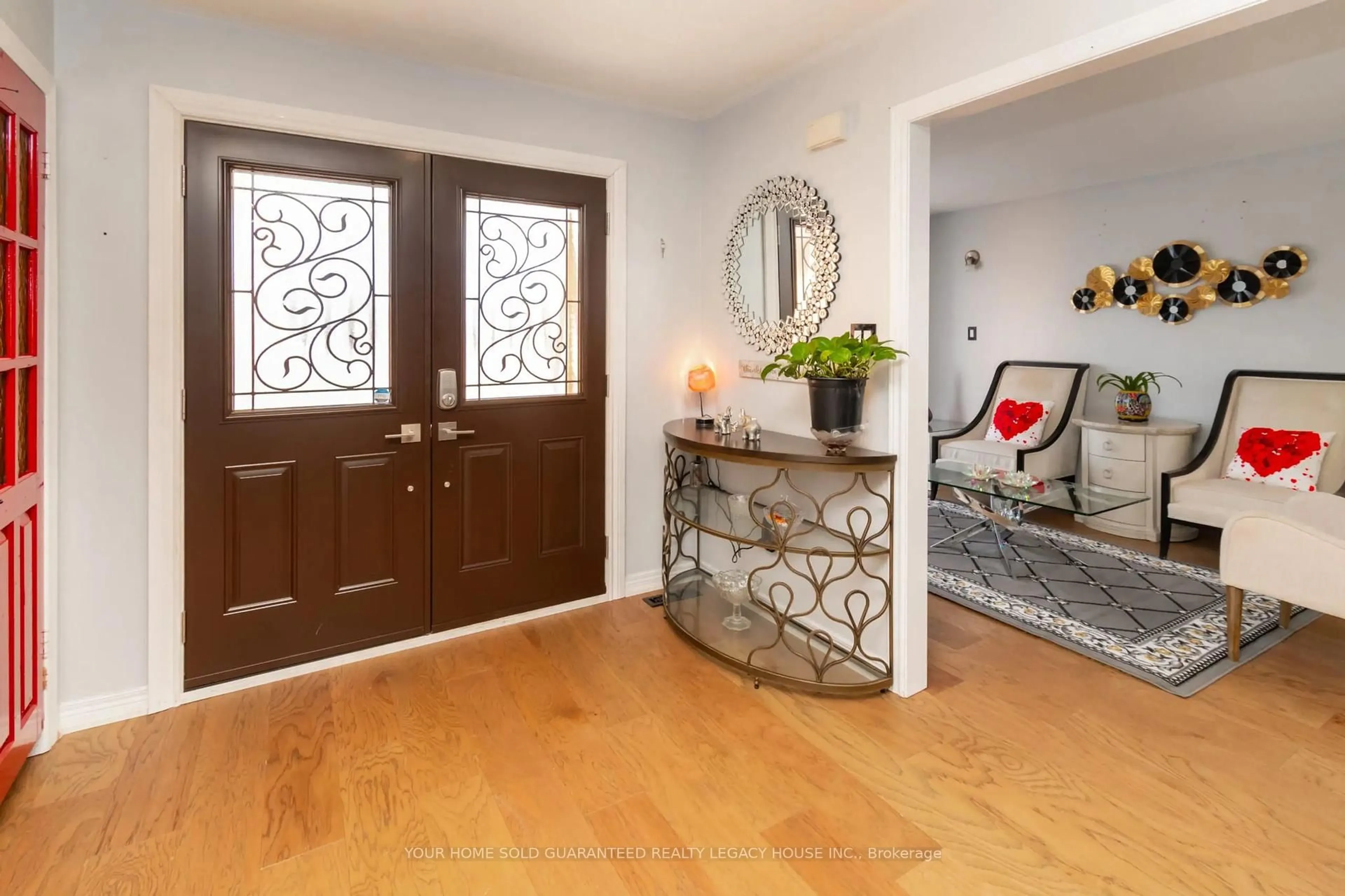 Indoor entryway for 186 Ferndale Dr, Barrie Ontario L4N 8A1