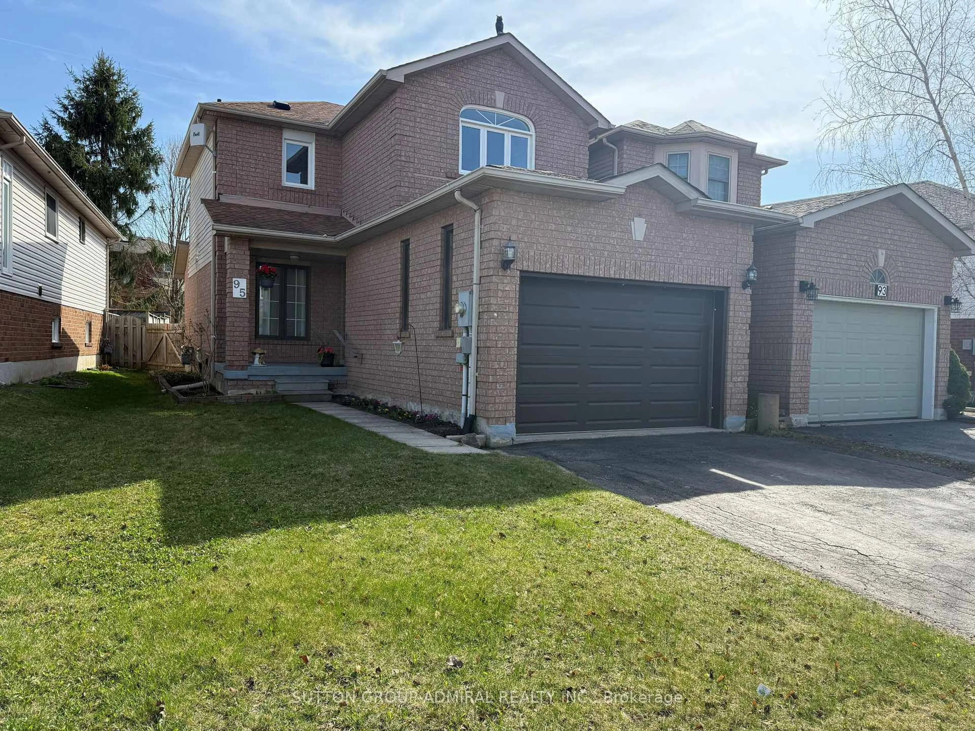 Home with brick exterior material, street for 95 Athabaska Rd, Barrie Ontario L4N 8E9