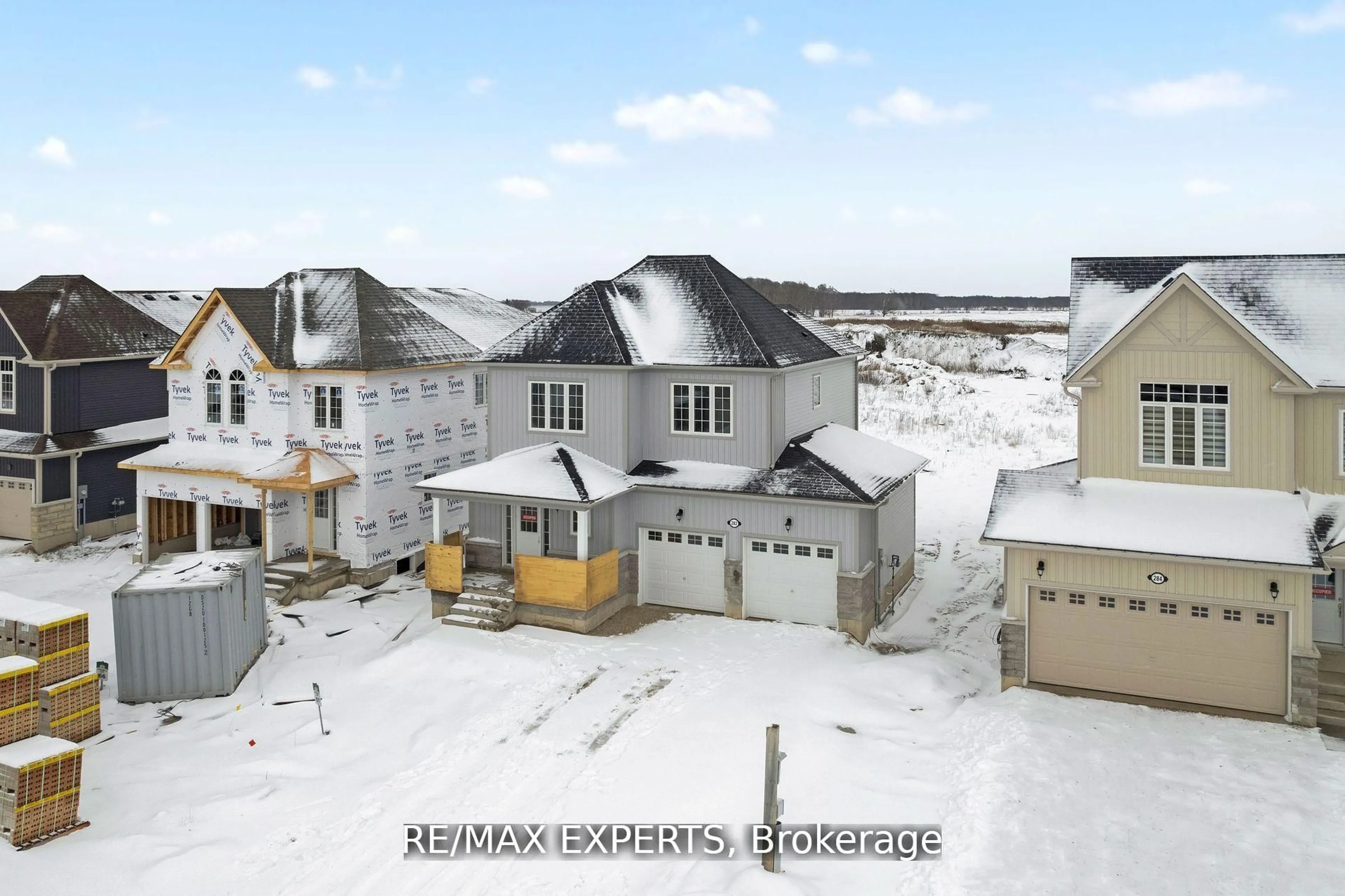 A pic from outside/outdoor area/front of a property/back of a property/a pic from drone, unknown for 282 Springfield Cres, Clearview Ontario L0M 1S0