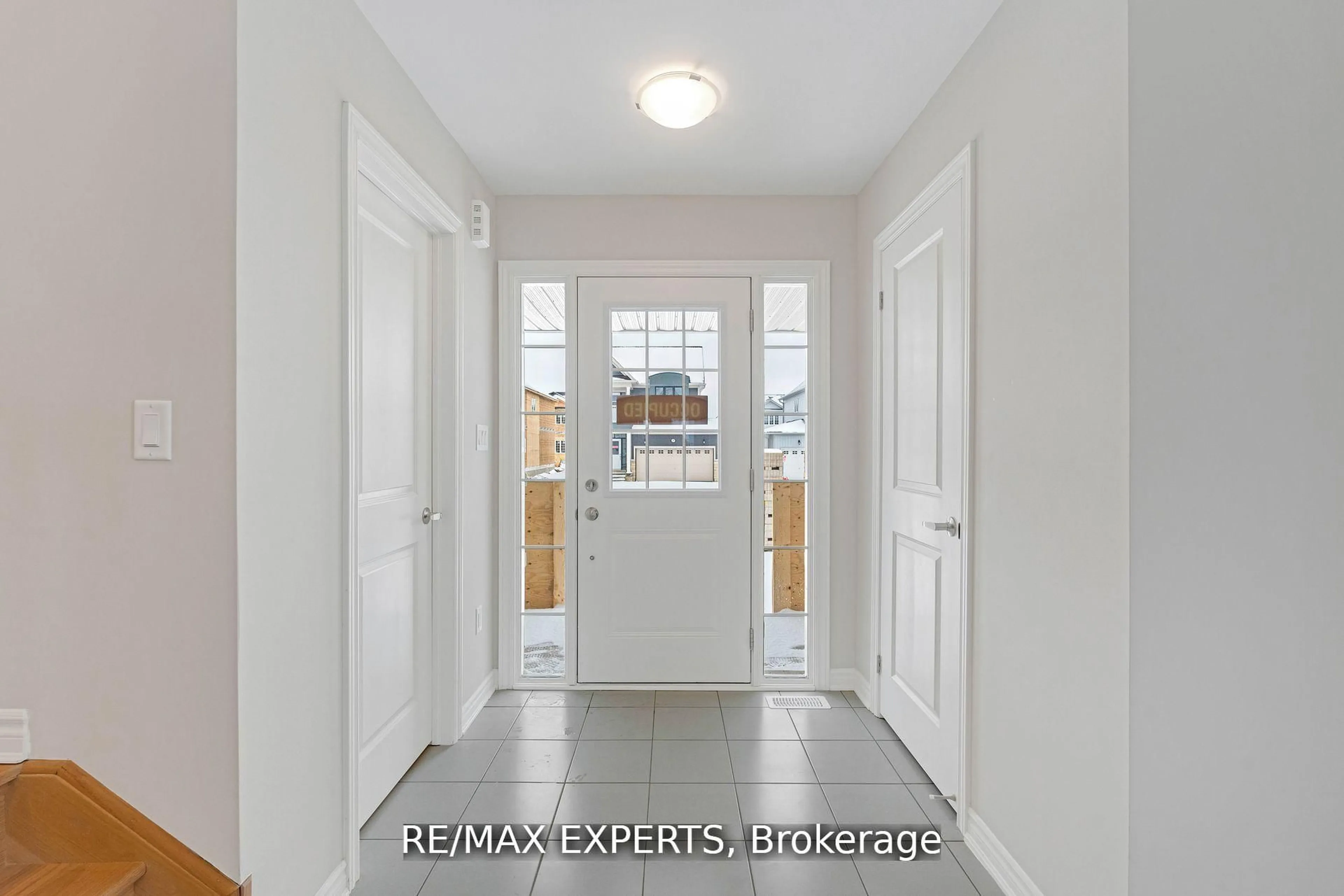 Indoor entryway for 282 Springfield Cres, Clearview Ontario L0M 1S0