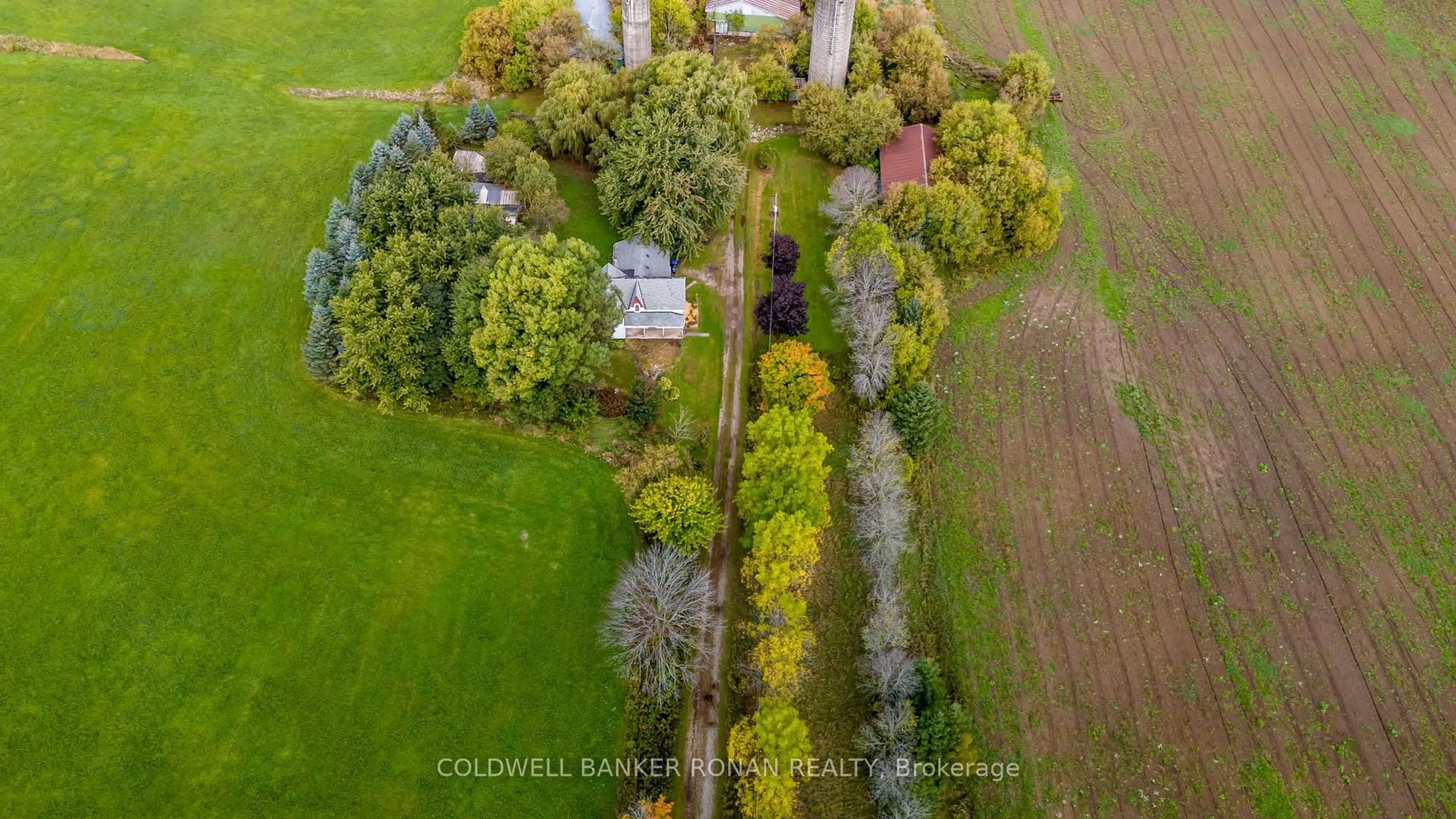A pic from outside/outdoor area/front of a property/back of a property/a pic from drone, unknown for 5118 Concession Rd 7 Sunnidale, Clearview Ontario L0M 1N0