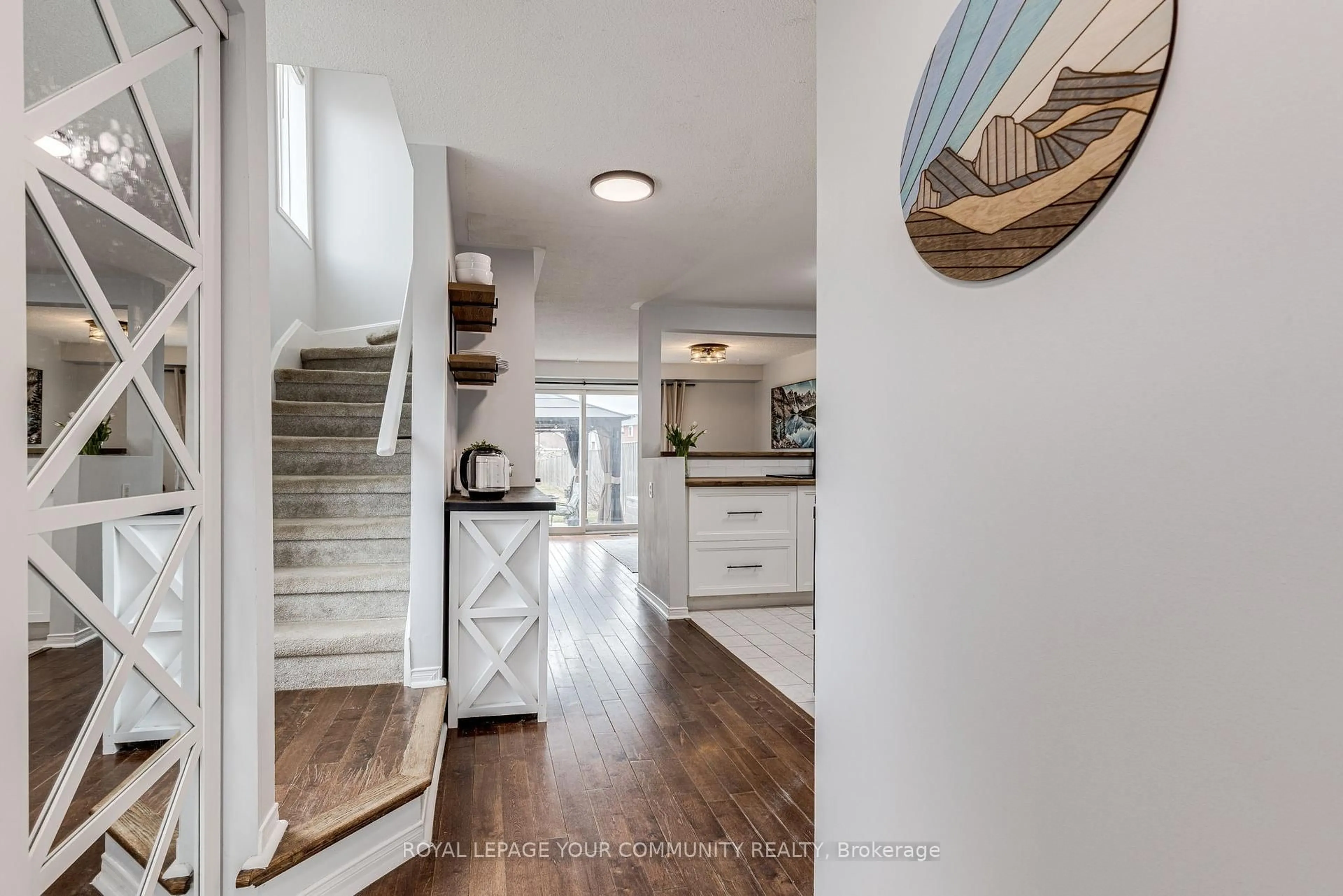 Indoor entryway for 101 Black Cherry Cres, Barrie Ontario L4N 9L2