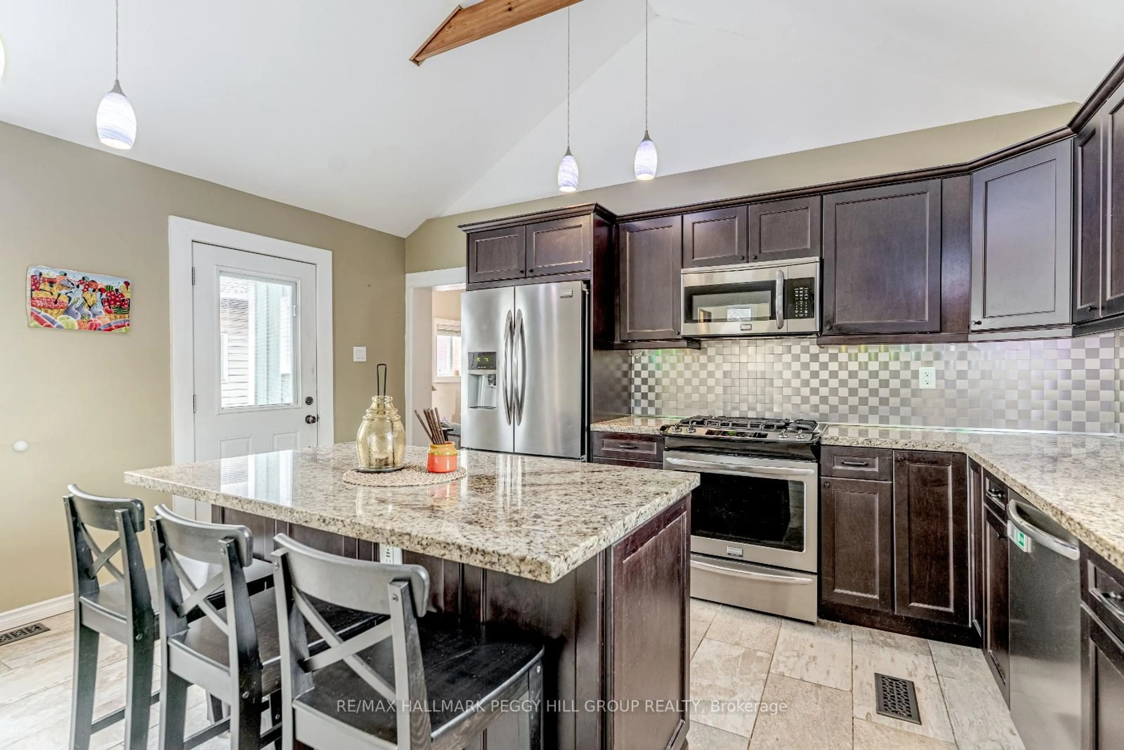 Open concept kitchen, ceramic/tile floor for 14 Cumberland St, Barrie Ontario L4N 2P4