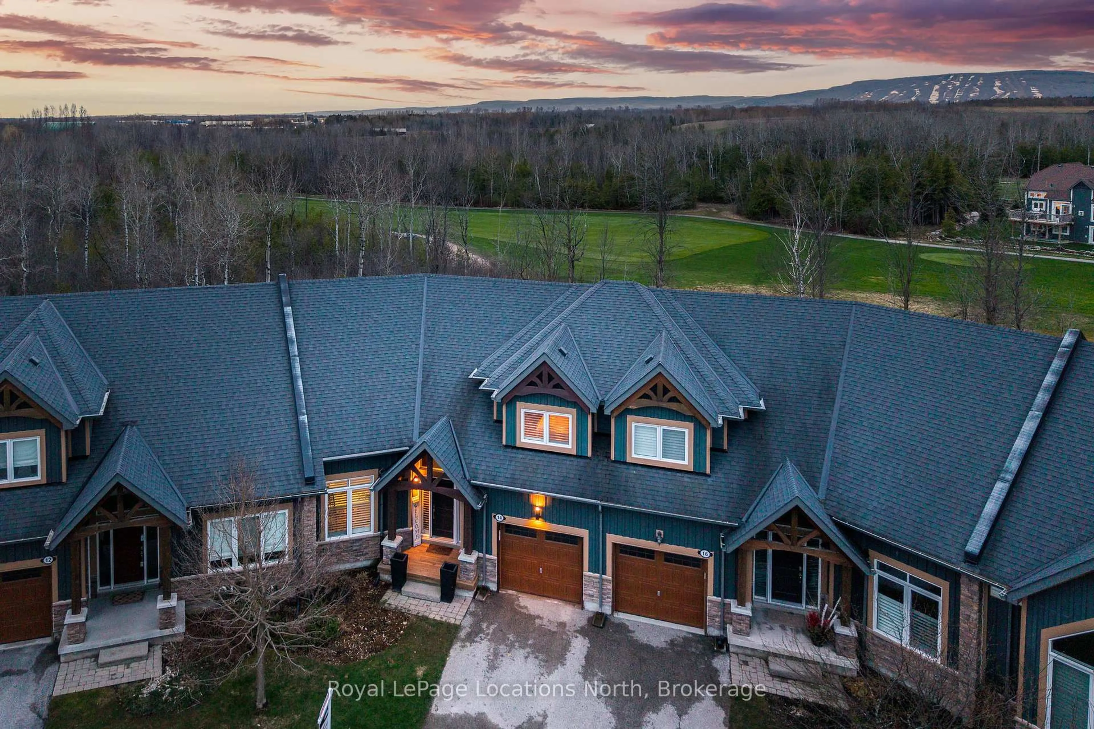 A pic from outside/outdoor area/front of a property/back of a property/a pic from drone, mountain view for 14 Robbie Way, Collingwood Ontario L9Y 0X5