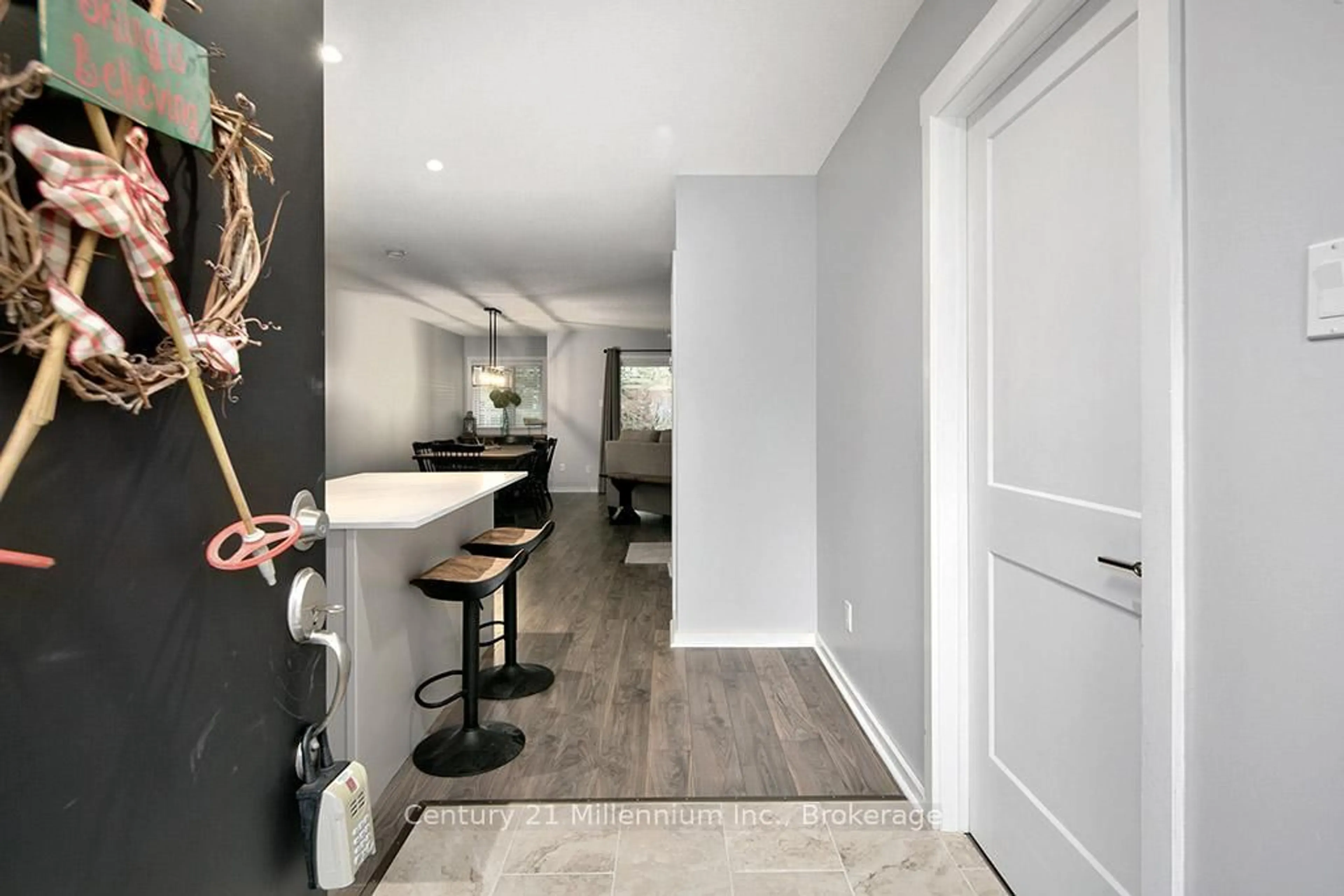 Indoor entryway for 545 Oxbow Cres, Collingwood Ontario L9Y 5B4