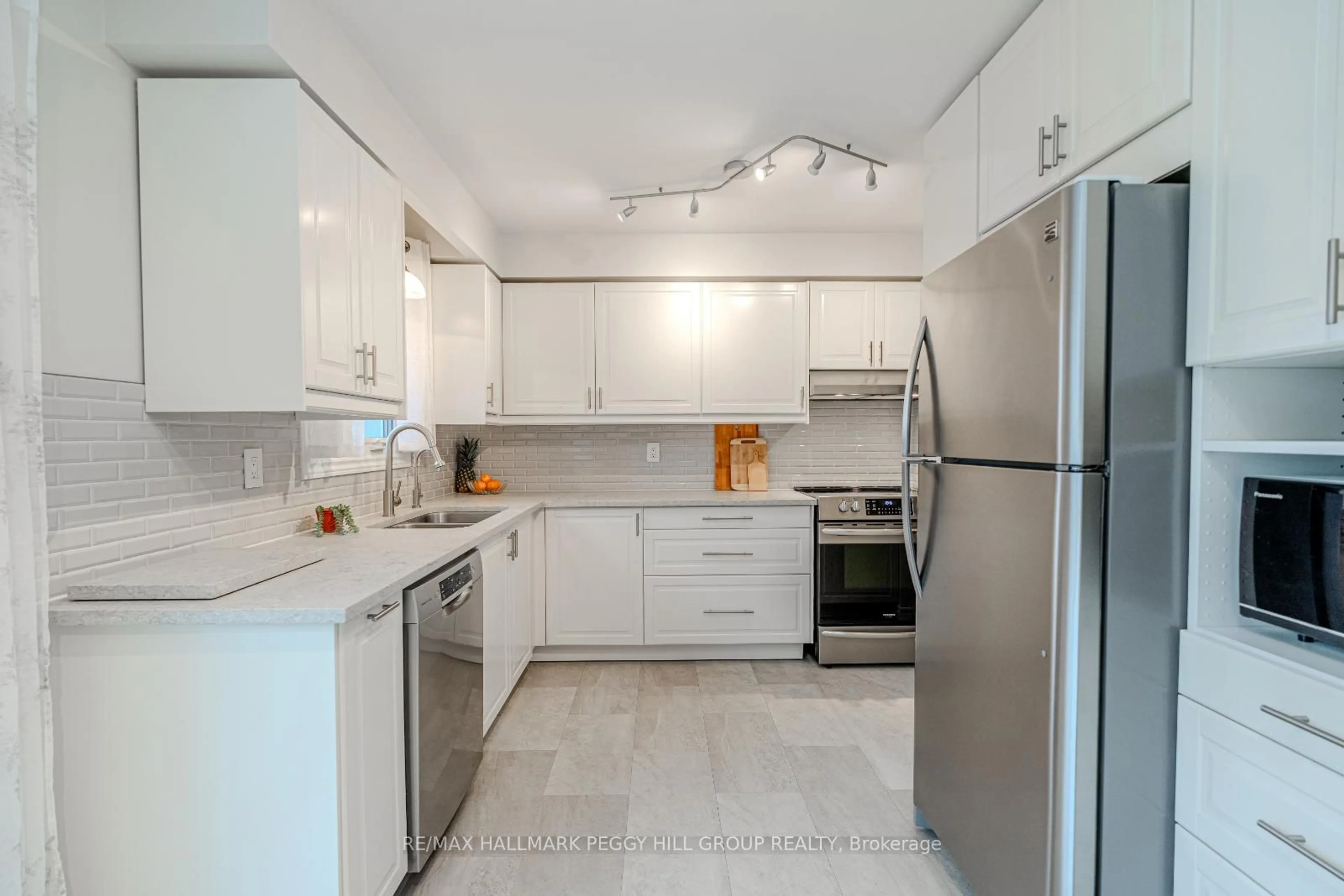 Unknown for 33 Porter Cres, Barrie Ontario L4M 5H8