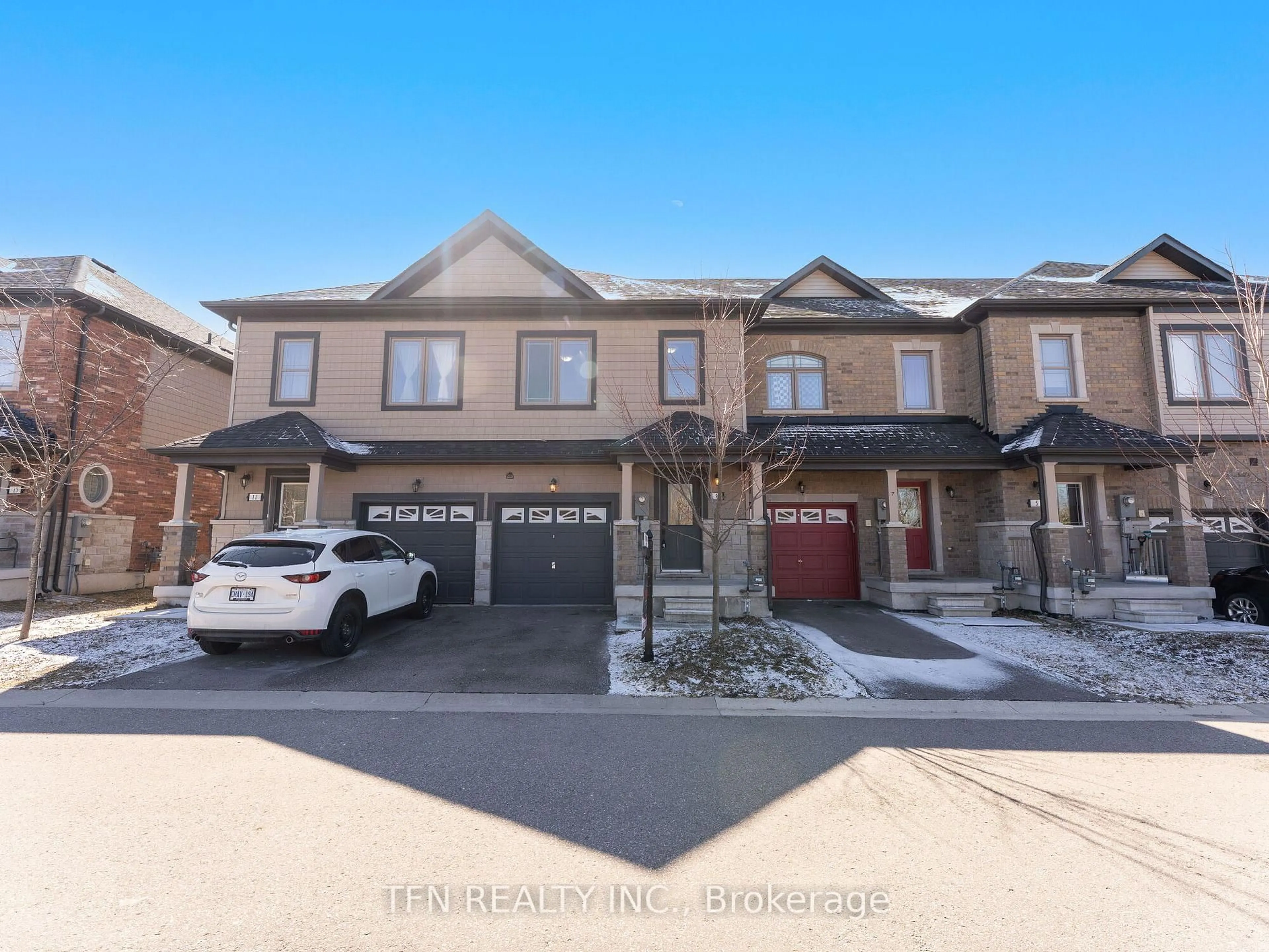 A pic from outside/outdoor area/front of a property/back of a property/a pic from drone, street for 9 Cygnus Cres, Barrie Ontario L4M 0K6
