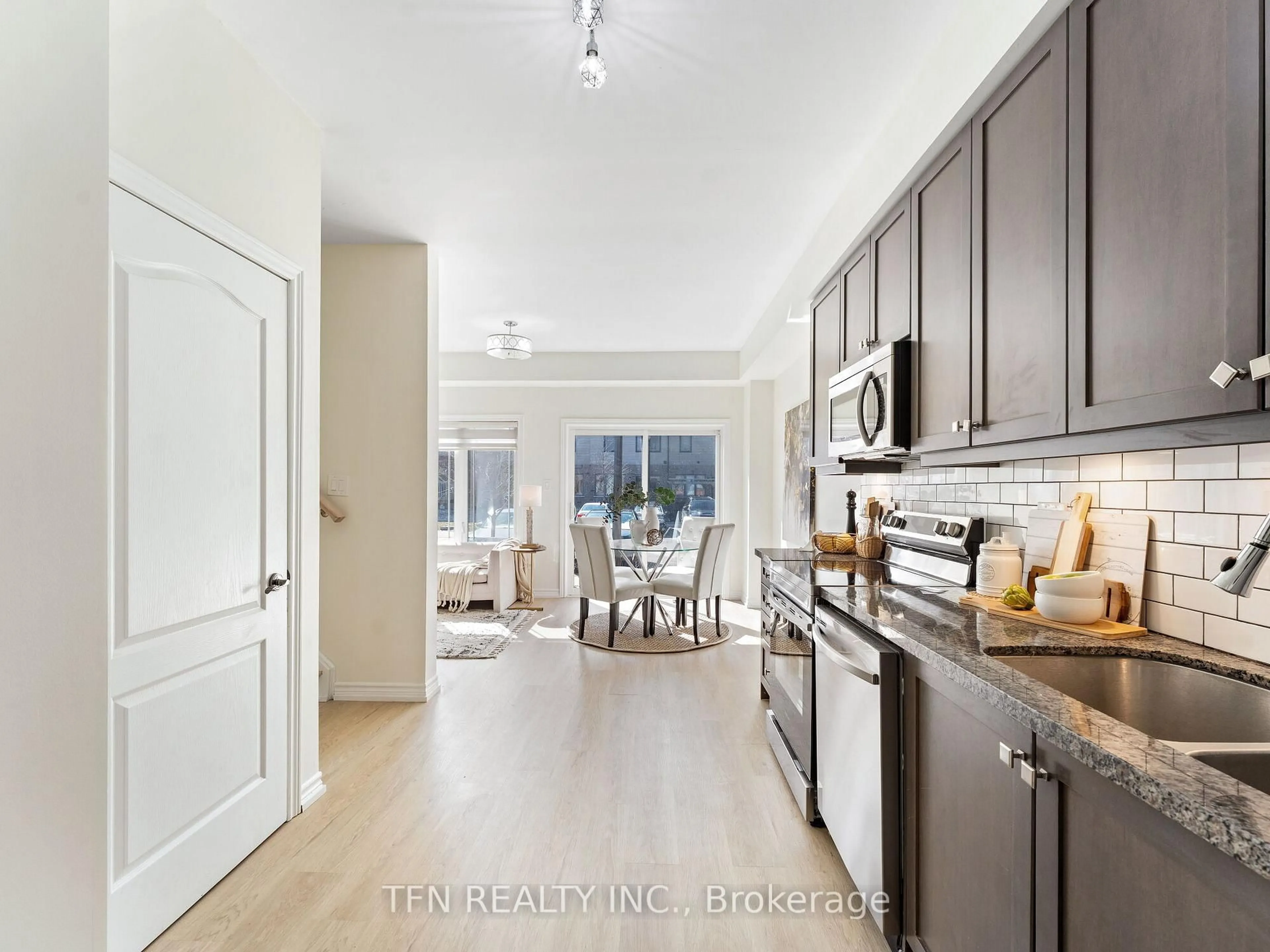 Open concept kitchen, unknown for 9 Cygnus Cres, Barrie Ontario L4M 0K6