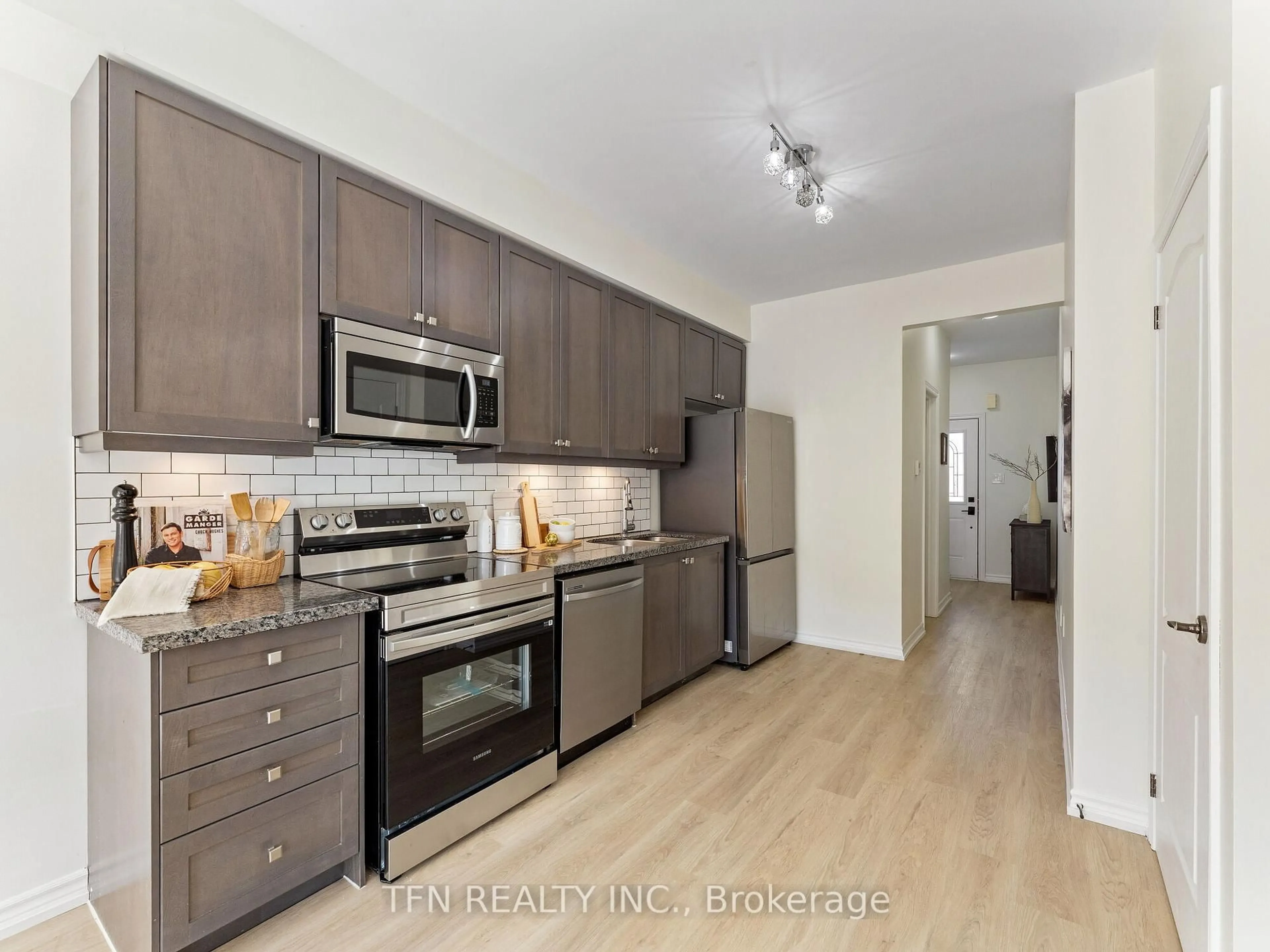 Unknown for 9 Cygnus Cres, Barrie Ontario L4M 0K6