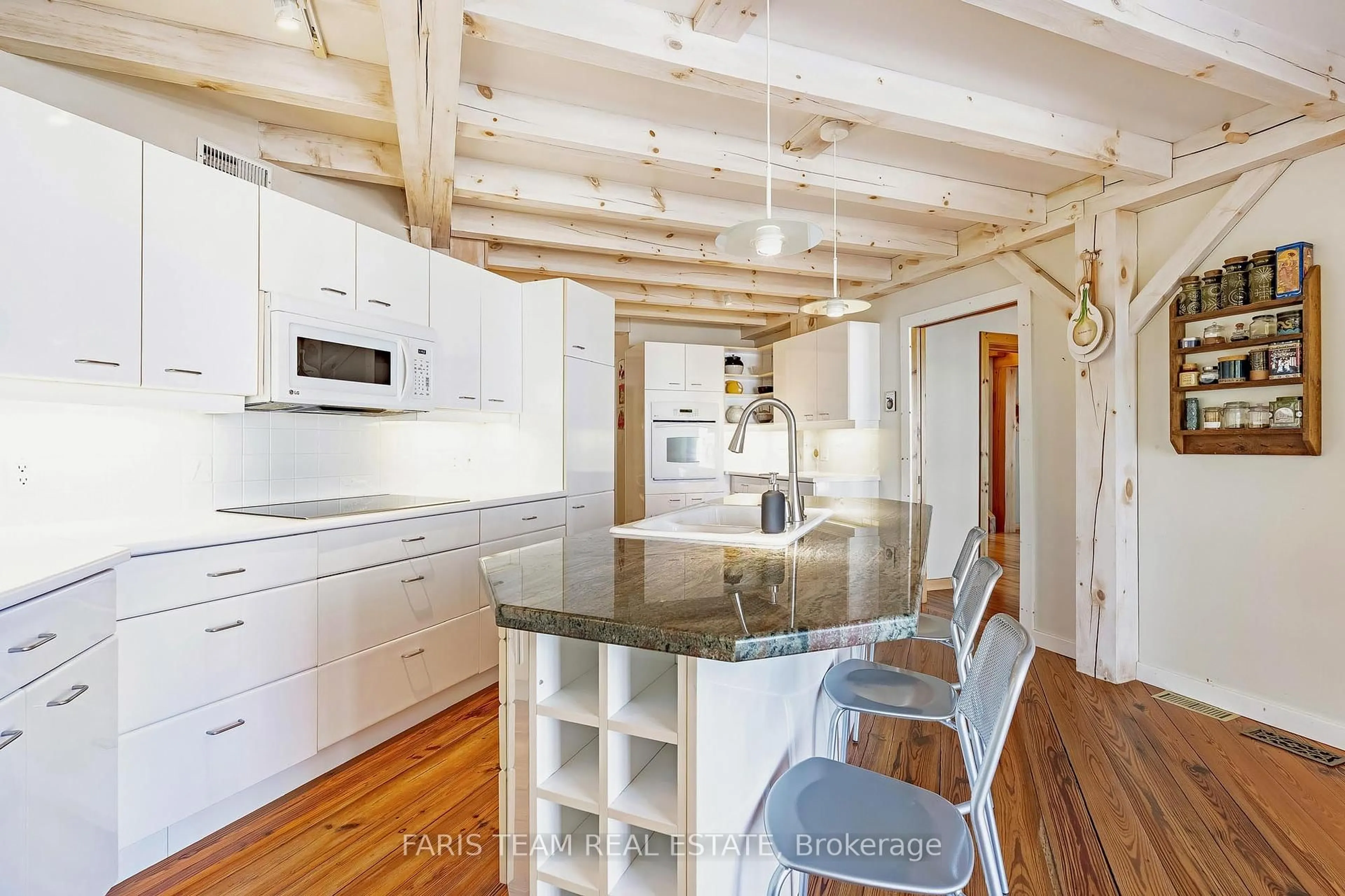 Open concept kitchen, unknown for 618 Silver Birch Dr, Tiny Ontario L9M 0M5