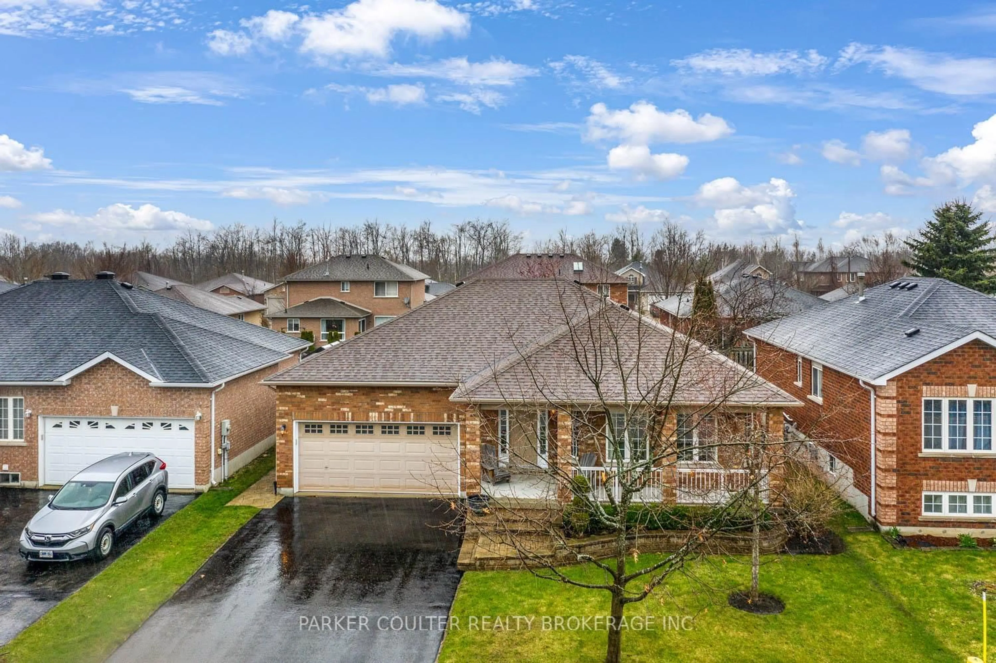 A pic from outside/outdoor area/front of a property/back of a property/a pic from drone, unknown for 16 Player Dr, Barrie Ontario L4M 6W1