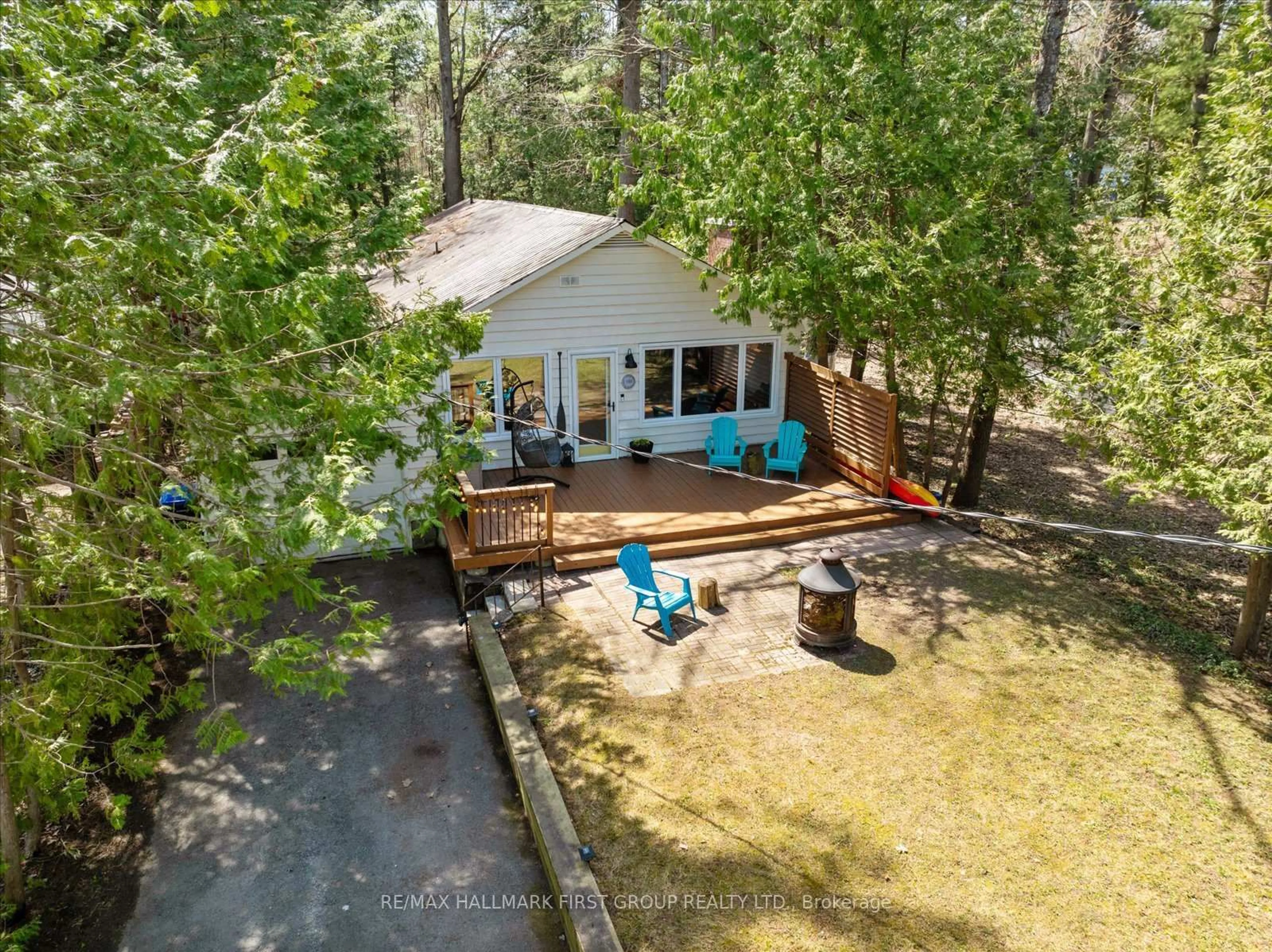 A pic from outside/outdoor area/front of a property/back of a property/a pic from drone, forest/trees view for 3074 Sparrow Lake Rd, Severn Ontario L0K 2B0