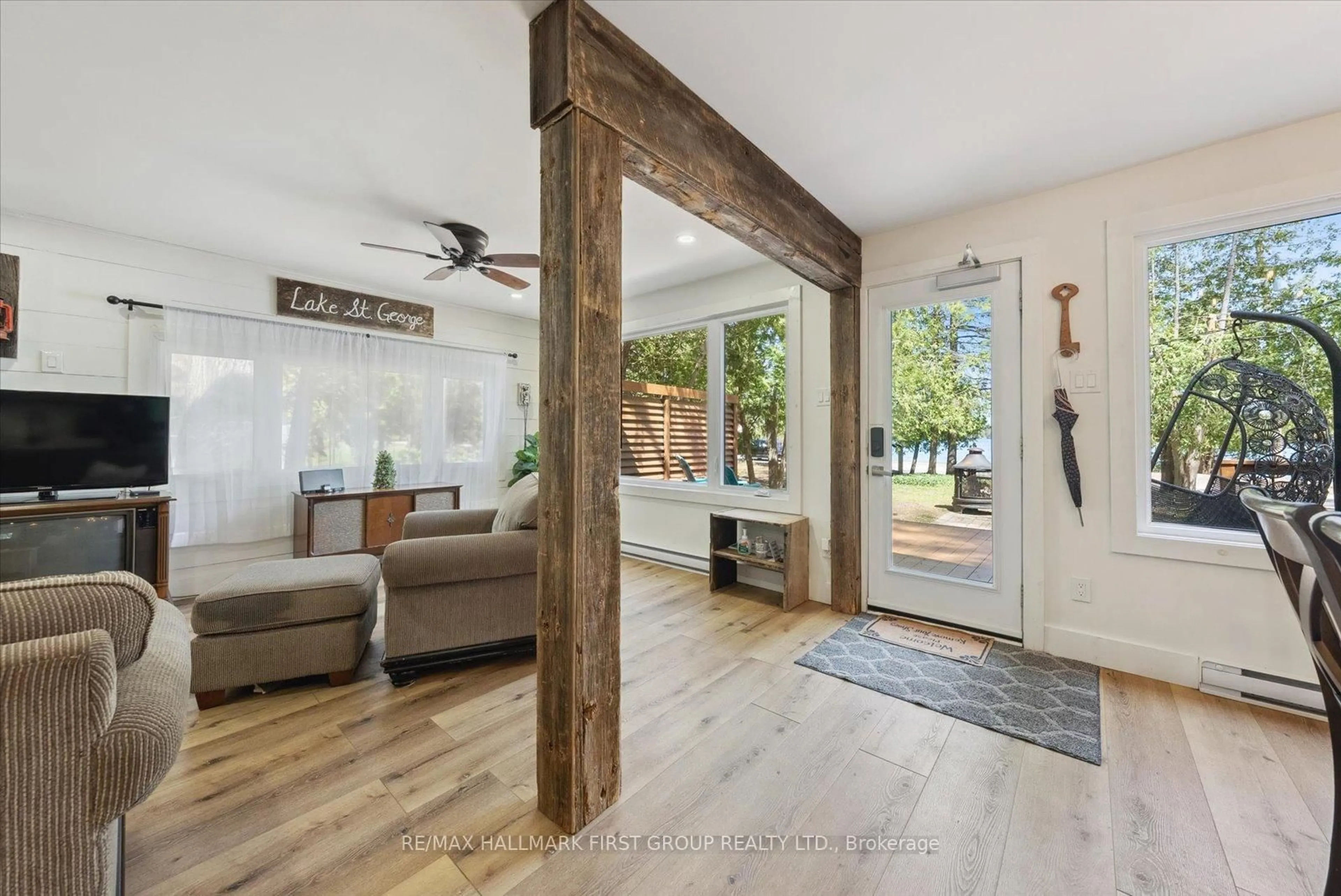 Indoor entryway for 3074 Sparrow Lake Rd, Severn Ontario L0K 2B0