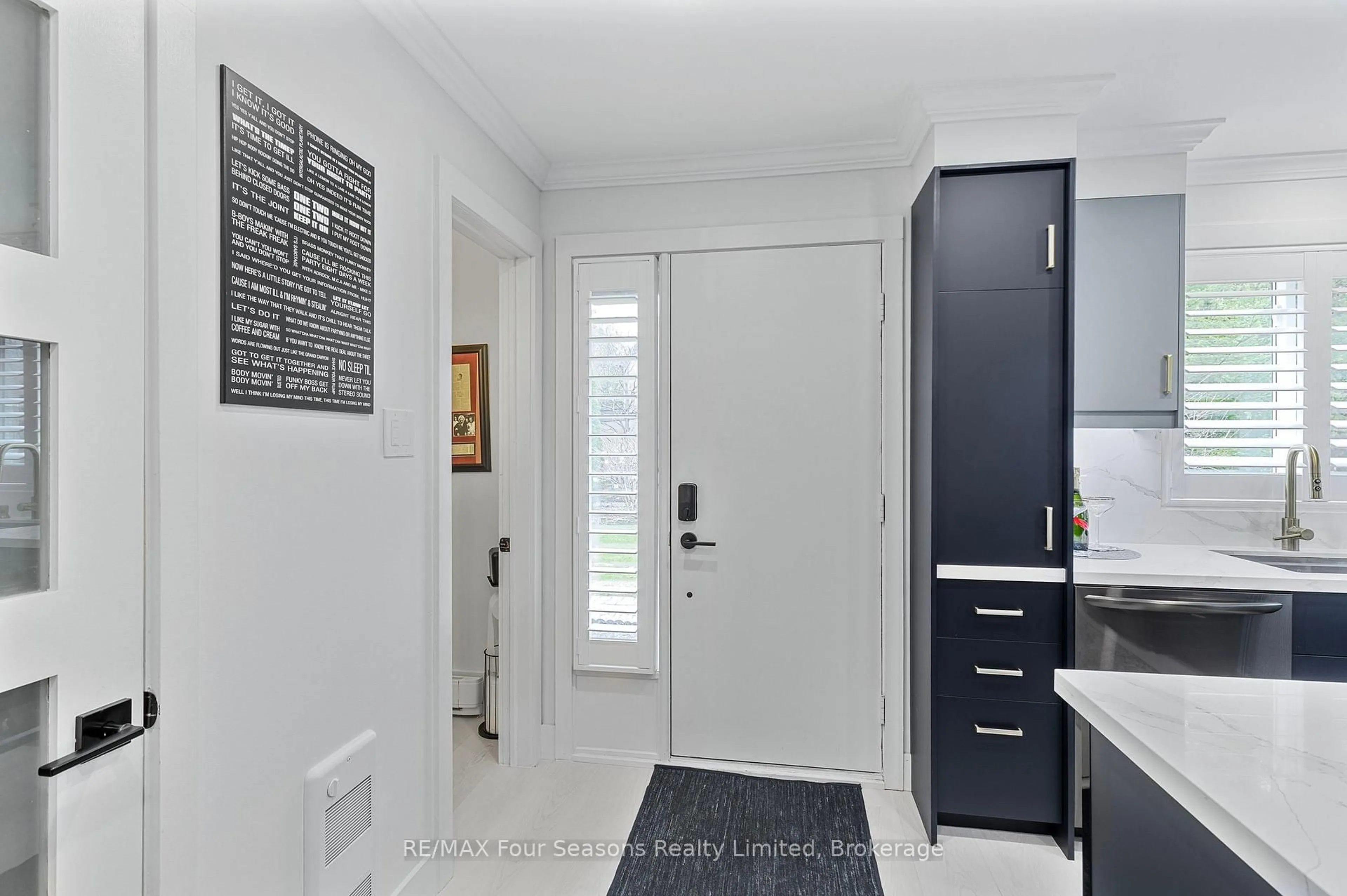 Indoor entryway for 113 Escarpment Cres #13, Collingwood Ontario L9Y 5B4