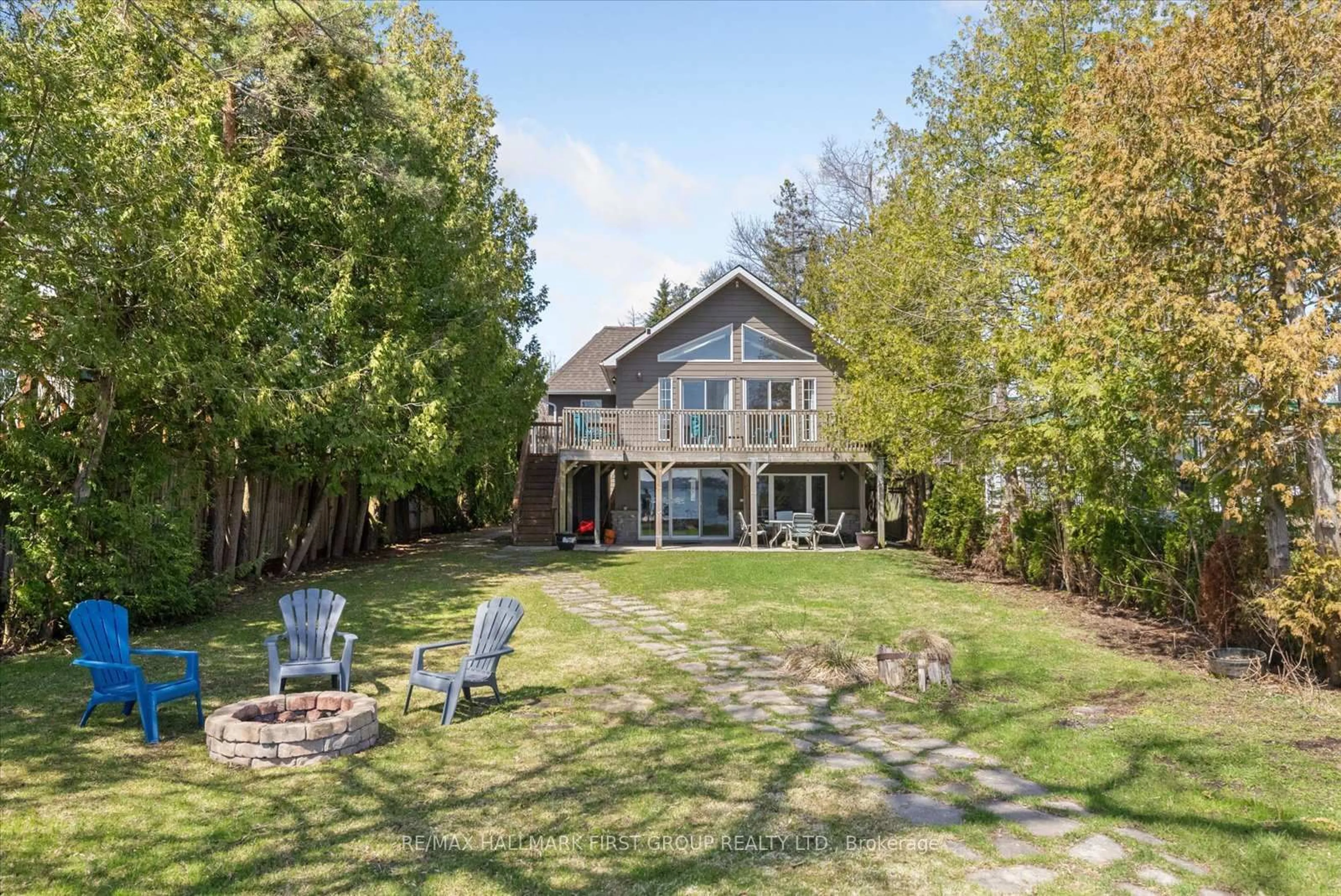 A pic from outside/outdoor area/front of a property/back of a property/a pic from drone, water/lake/river/ocean view for 2807 Lakeside Dr, Severn Ontario L0K 1G0