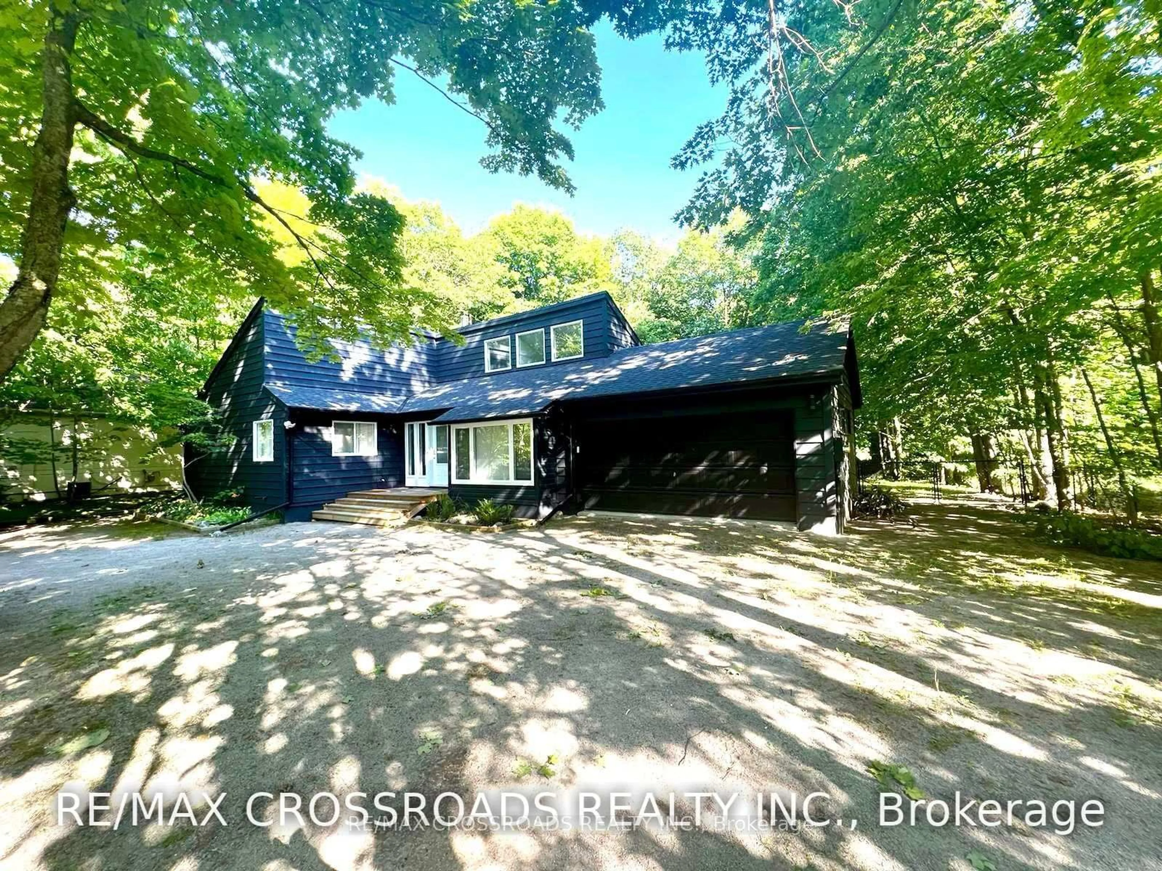 A pic from outside/outdoor area/front of a property/back of a property/a pic from drone, street for 78 Forest Circ, Tiny Ontario L9M 0H4
