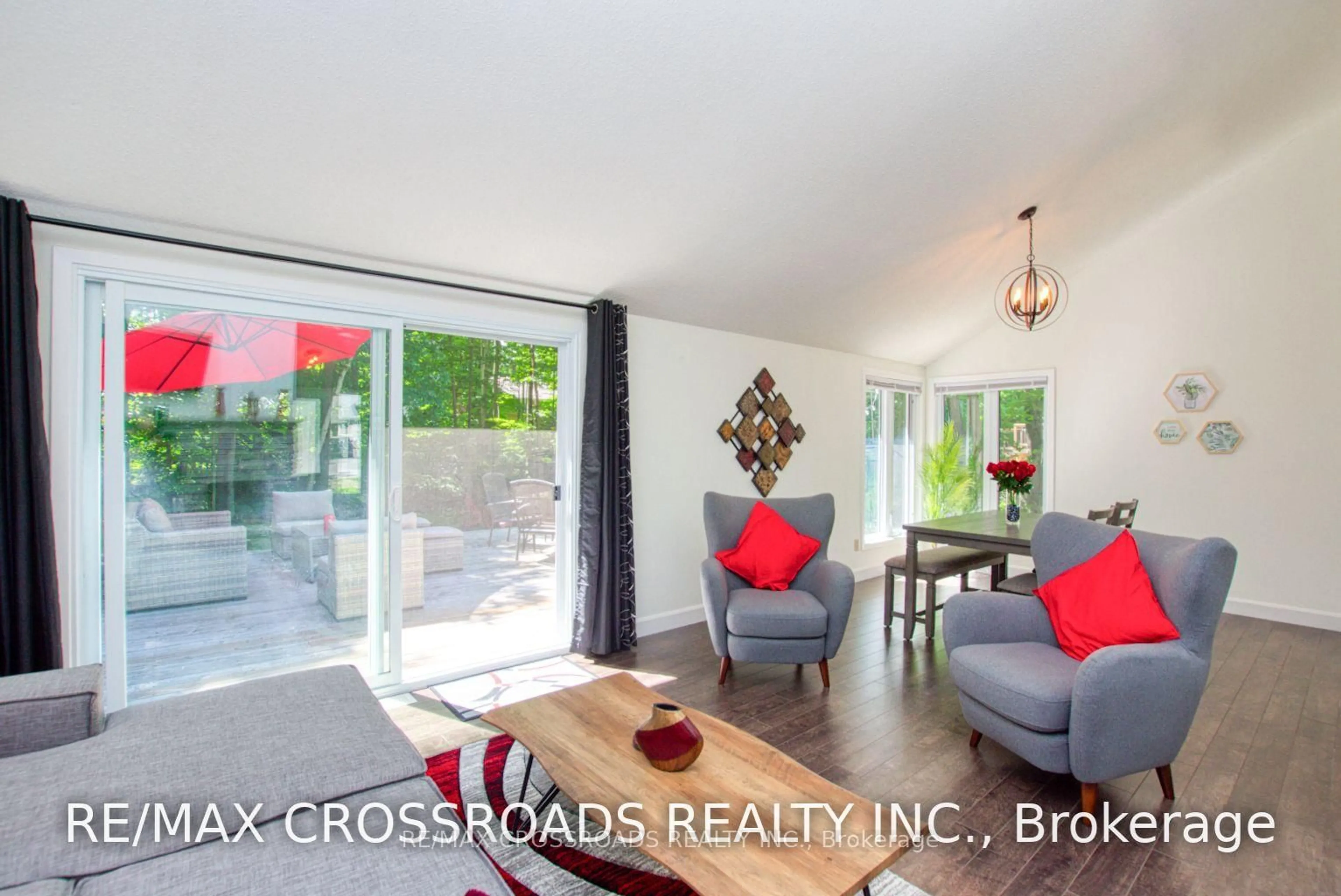 Living room with furniture, ceramic/tile floor for 78 Forest Circ, Tiny Ontario L9M 0H4
