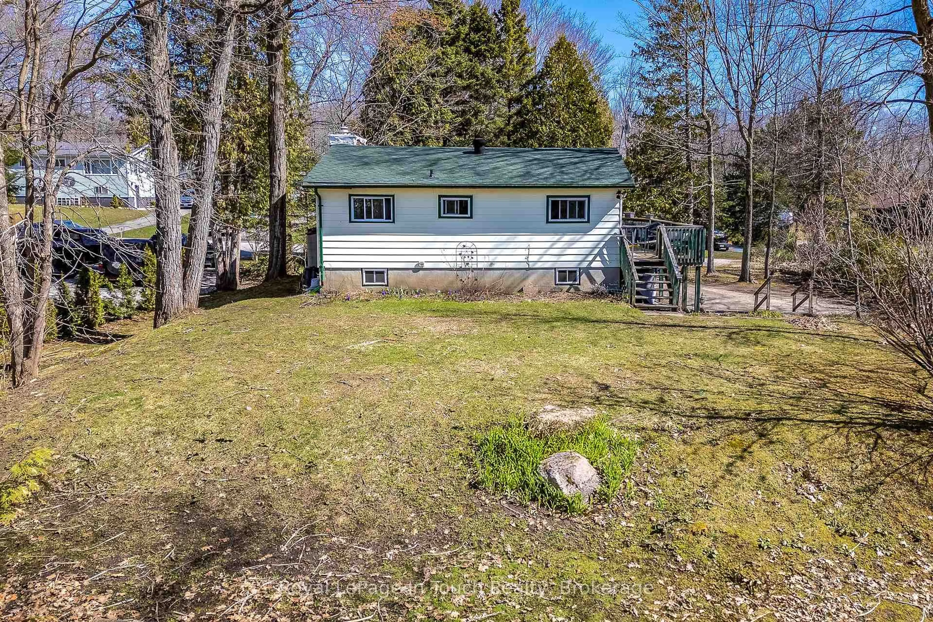 A pic from outside/outdoor area/front of a property/back of a property/a pic from drone, water/lake/river/ocean view for 7 Dundee Dr, Tiny Ontario L9M 0B3