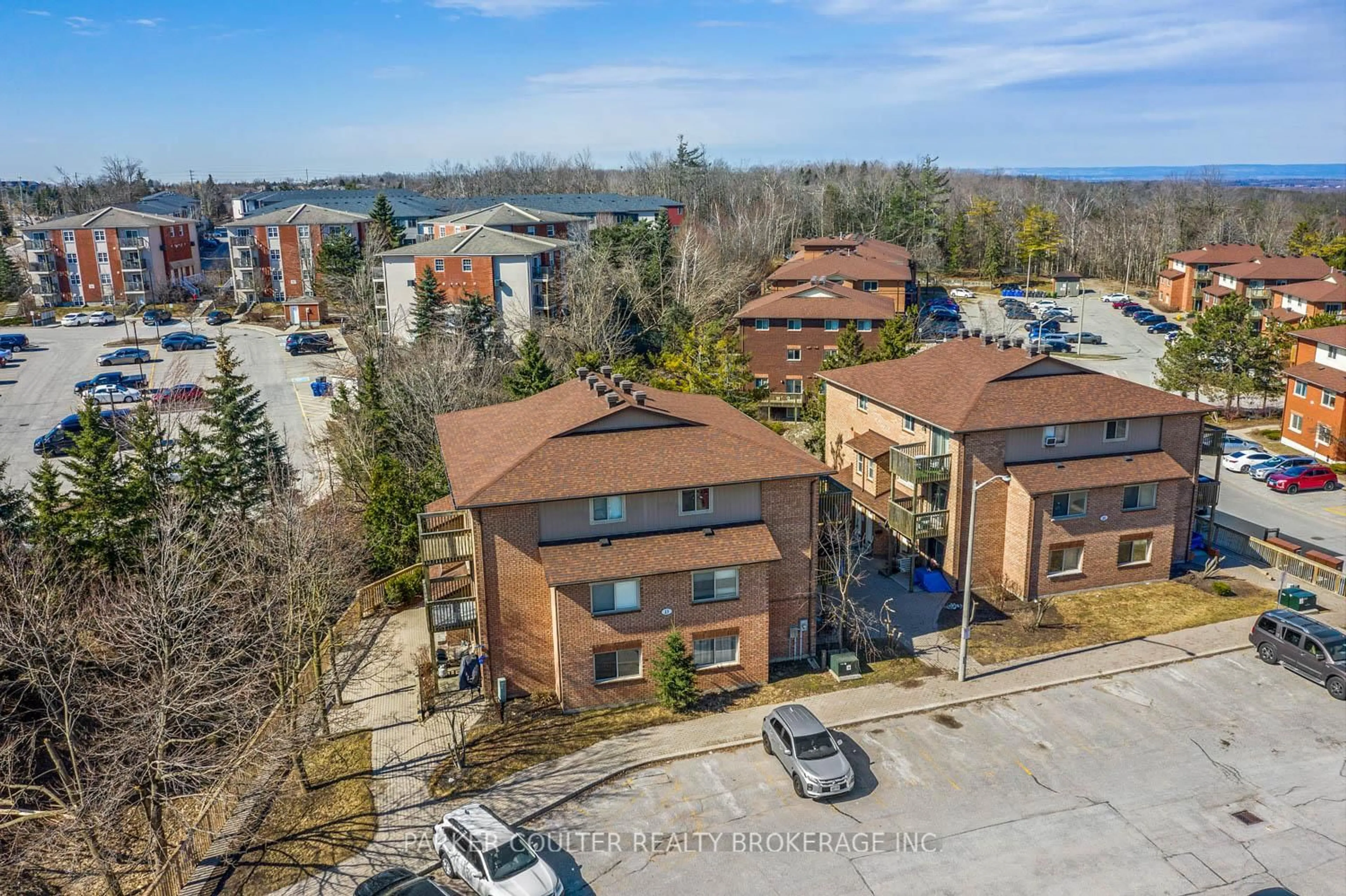 A pic from outside/outdoor area/front of a property/back of a property/a pic from drone, unknown for 13 Meadow Lane #8, Barrie Ontario L4N 6Z1