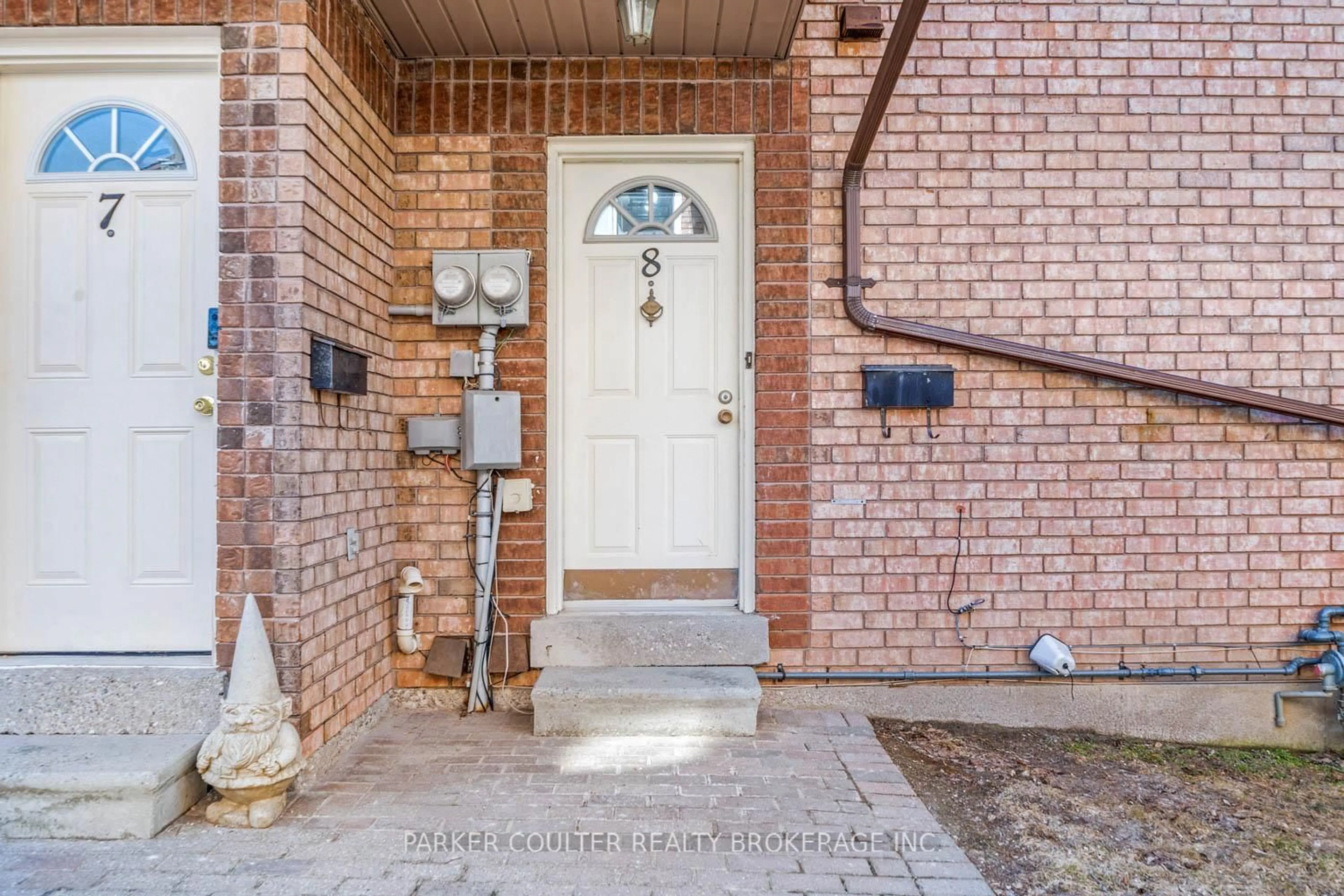 Indoor entryway for 13 Meadow Lane #8, Barrie Ontario L4N 6Z1