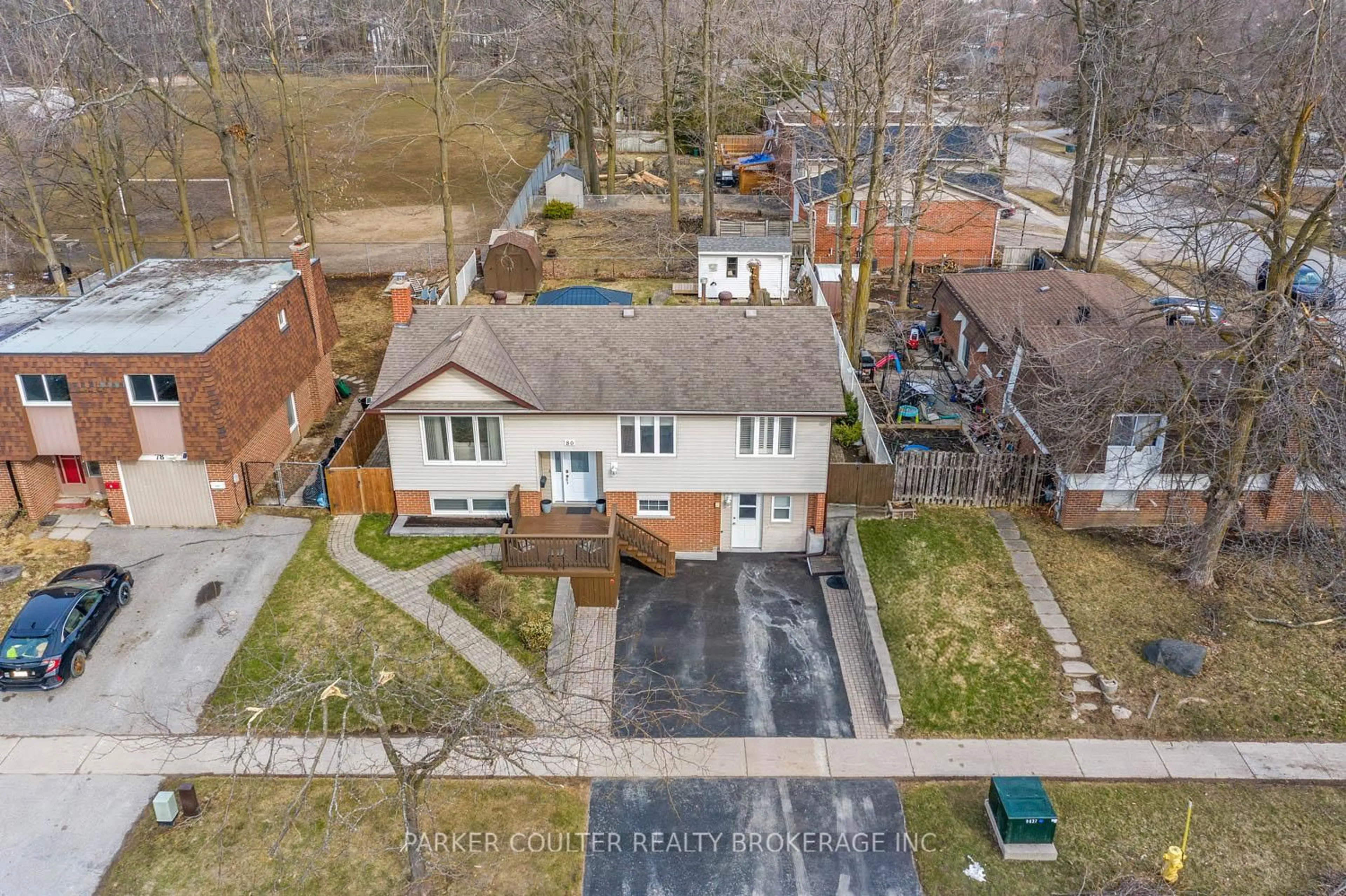 A pic from outside/outdoor area/front of a property/back of a property/a pic from drone, street for 80 Cundles Rd, Barrie Ontario L4M 2Z7