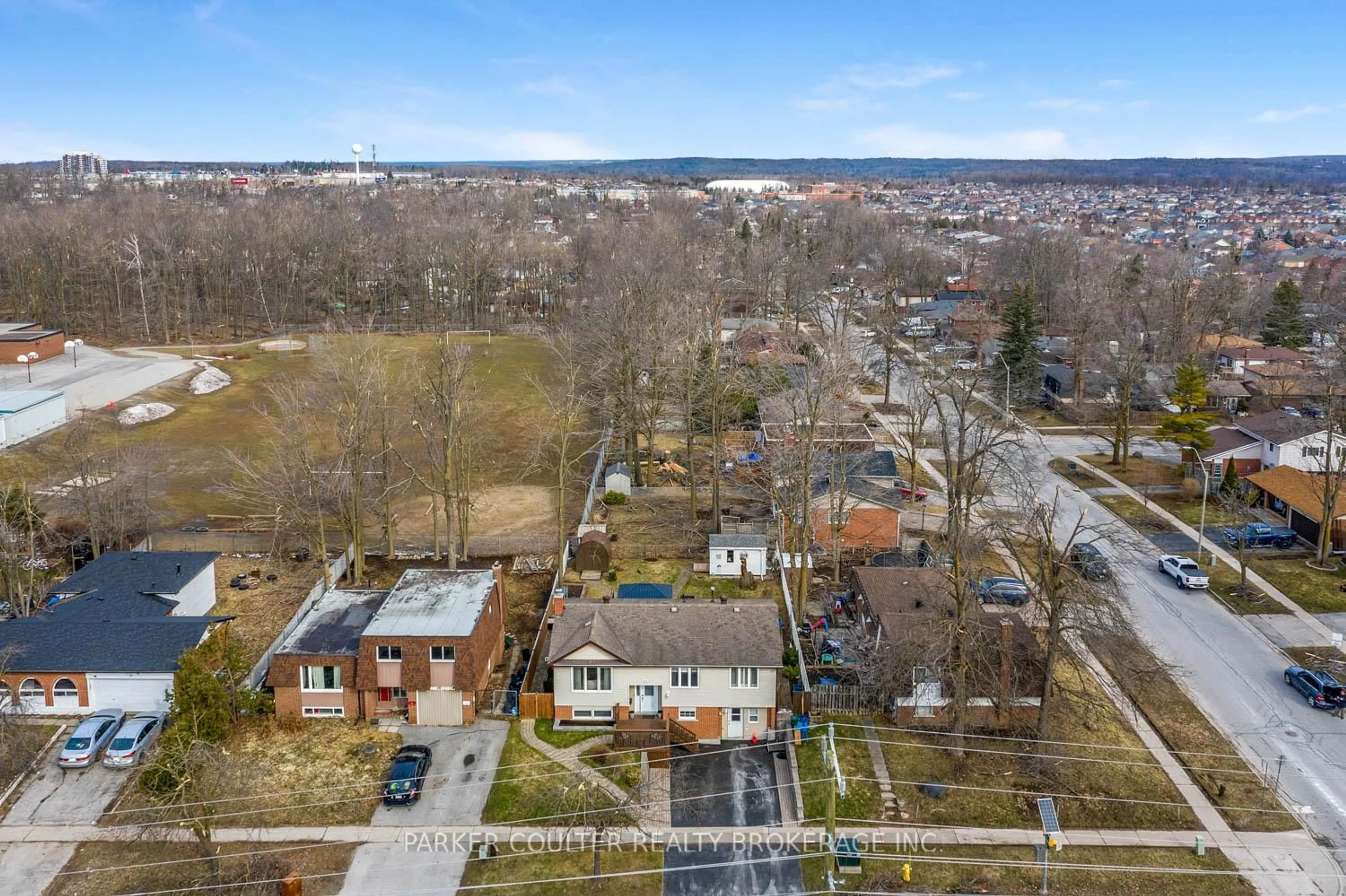 A pic from outside/outdoor area/front of a property/back of a property/a pic from drone, unknown for 80 Cundles Rd, Barrie Ontario L4M 2Z7
