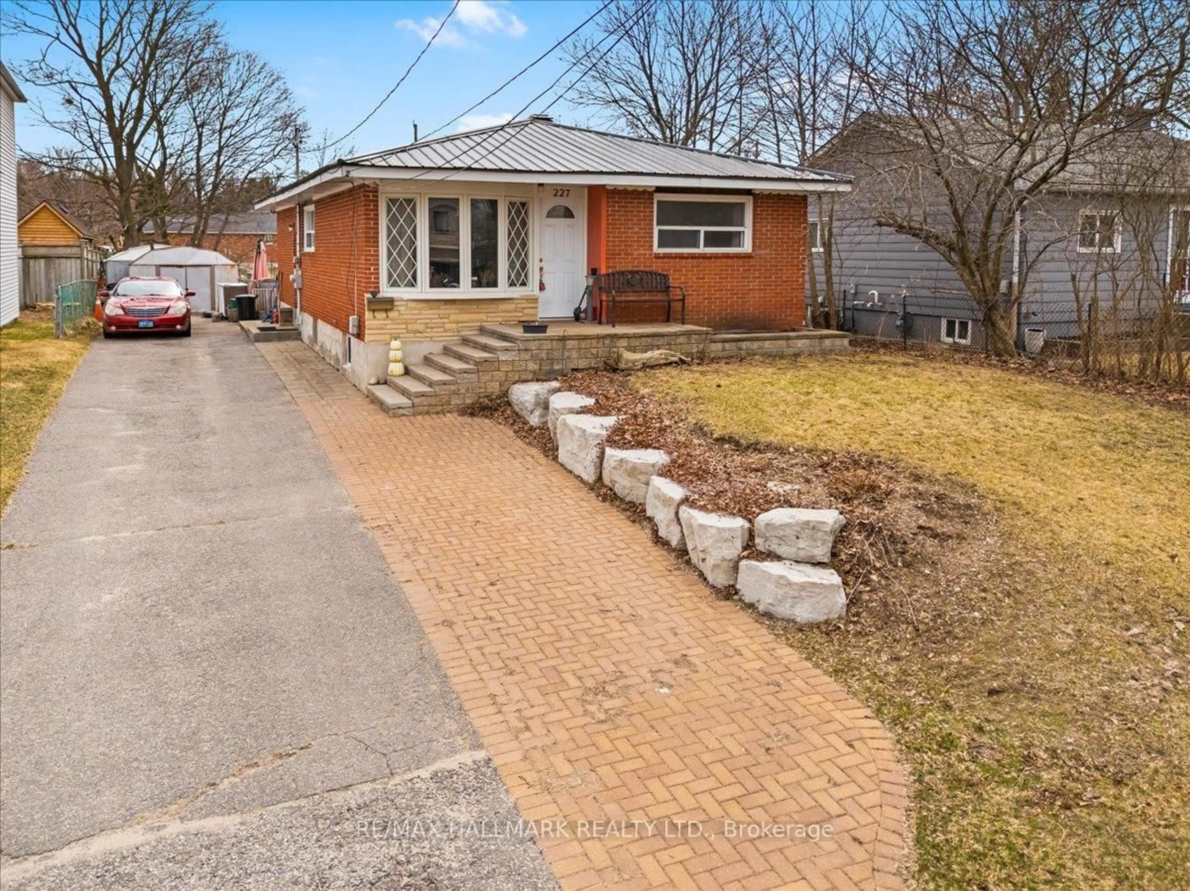 Home with brick exterior material, street for 227 Southview Rd, Barrie Ontario L4N 3X6