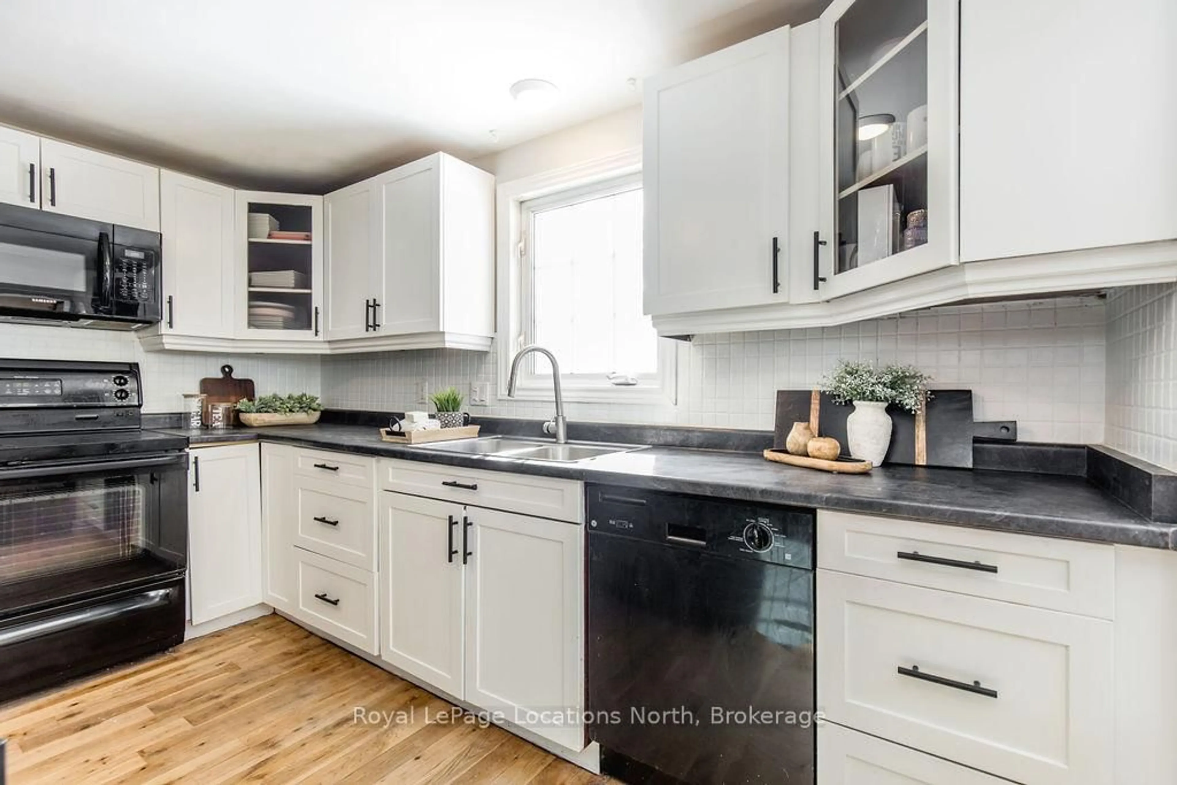 Contemporary kitchen, unknown for 53 Lakeshore Rd, Oro-Medonte Ontario L0L 2E0