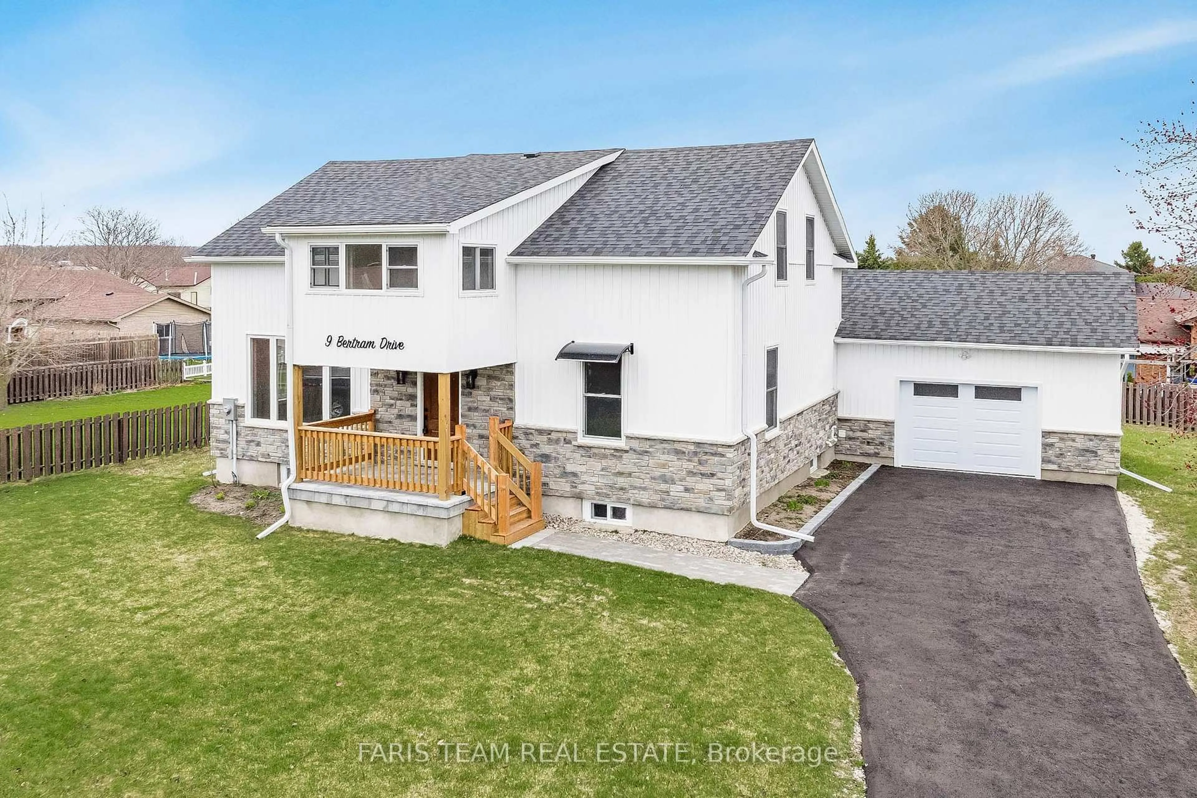 A pic from outside/outdoor area/front of a property/back of a property/a pic from drone, unknown for 9 Bertram Dr, Springwater Ontario L0L 1P0