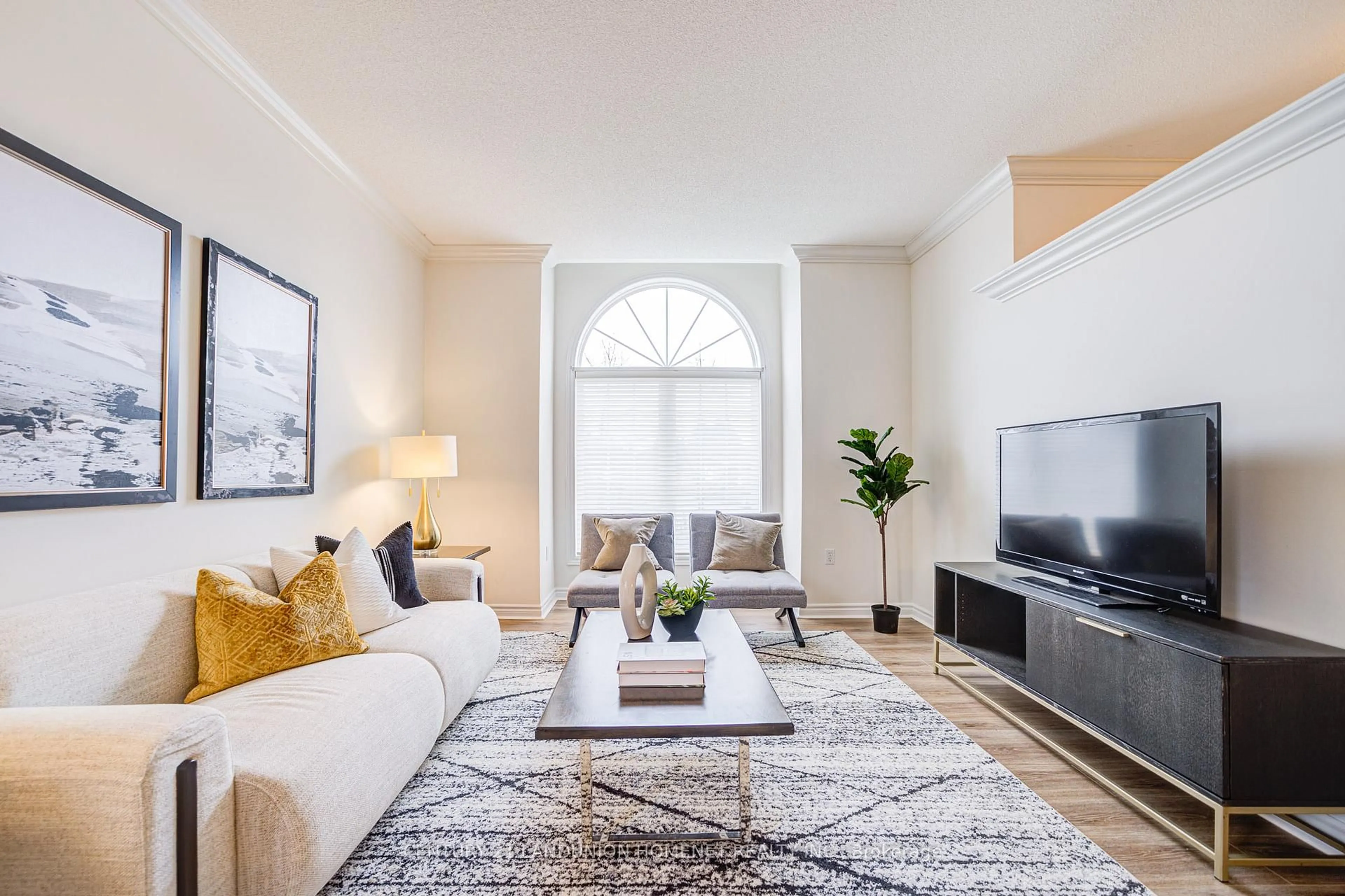 Living room with furniture, unknown for 6 Callaway Crt, Barrie Ontario L4M 6V7