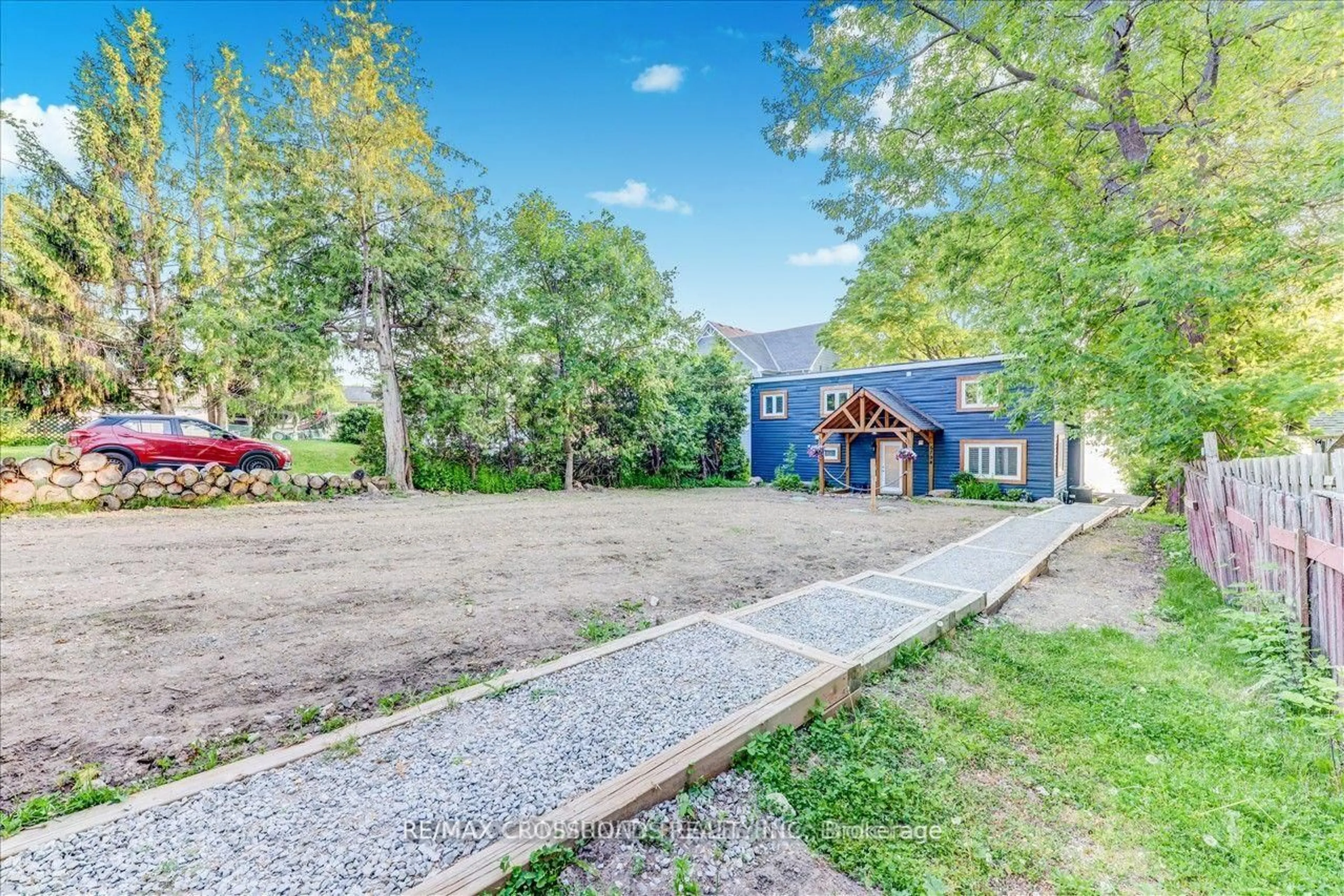 A pic from outside/outdoor area/front of a property/back of a property/a pic from drone, unknown for 5794 Victoria Park Rd, Rama First Nation 32 Ontario L3V 6H6