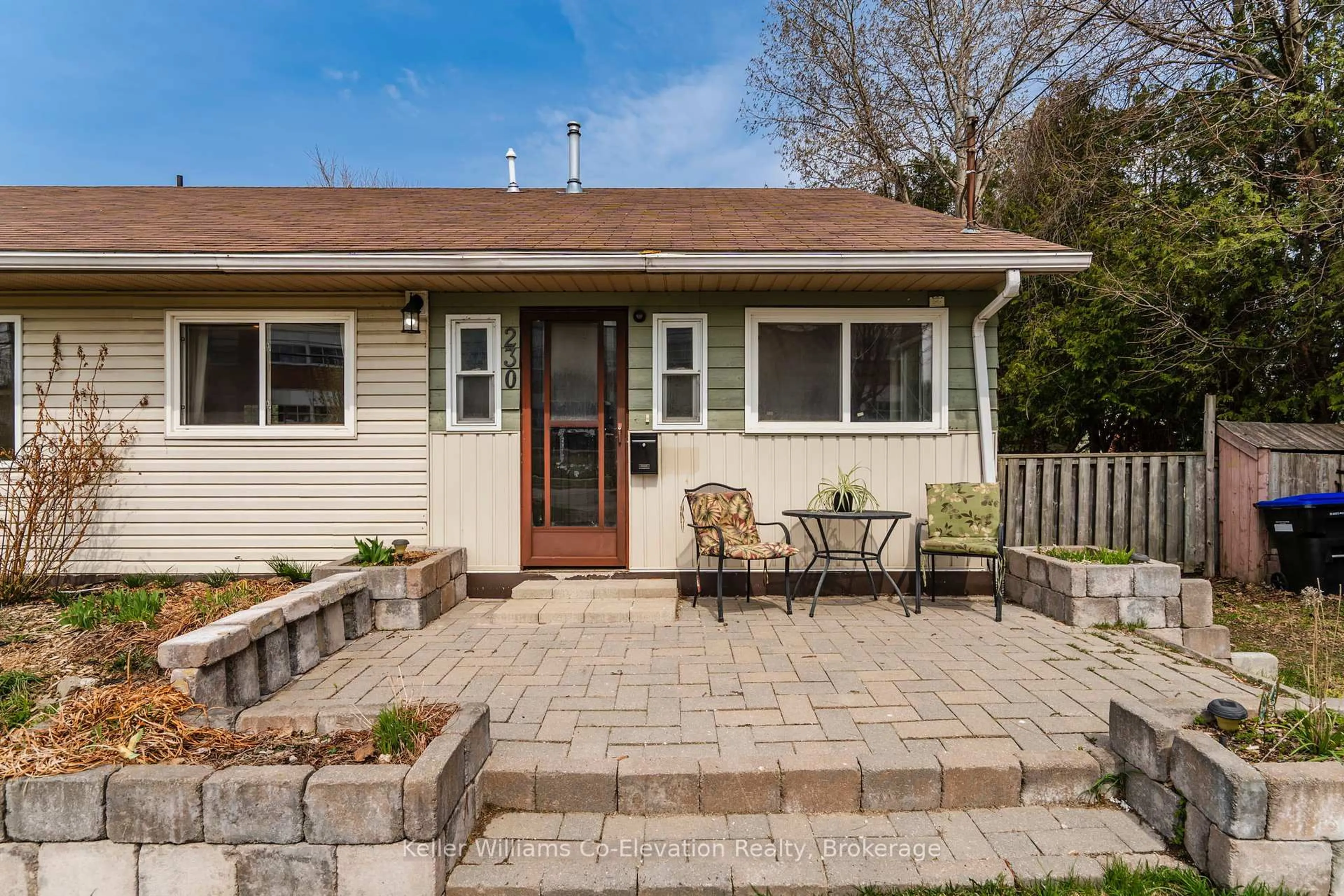 Patio, street for 230 Elizabeth St, Midland Ontario L4R 1Y4