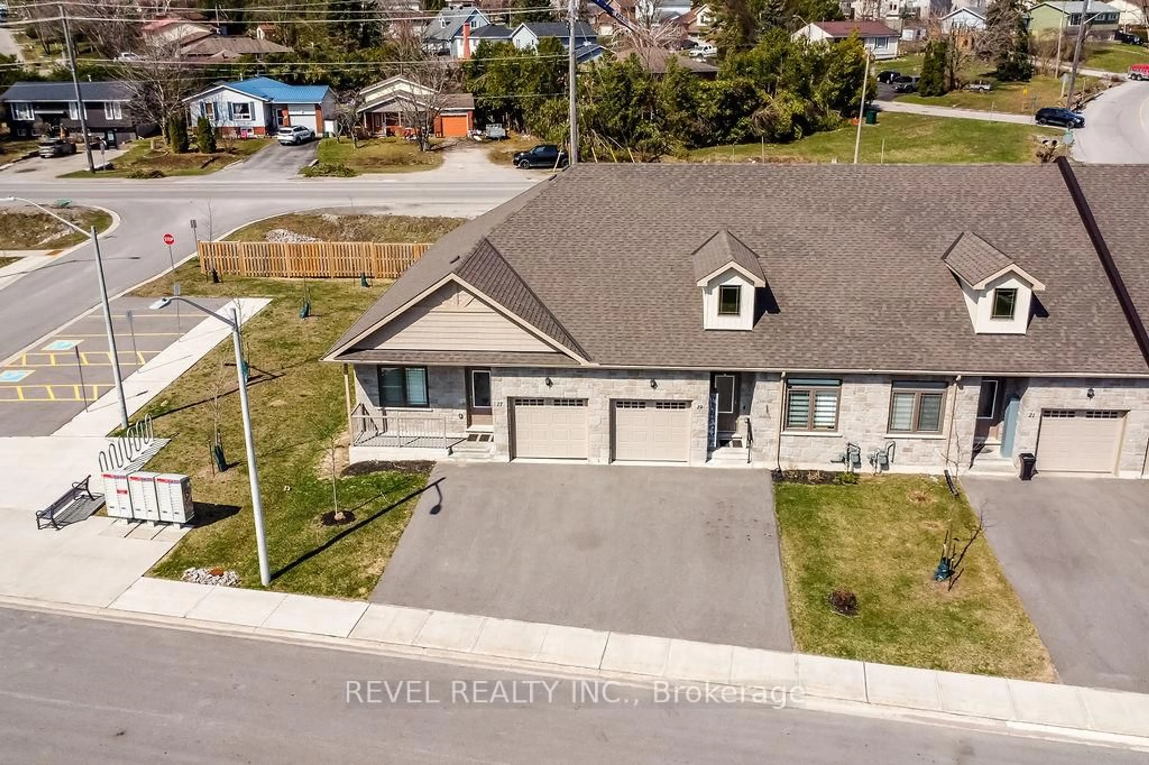 A pic from outside/outdoor area/front of a property/back of a property/a pic from drone, street for 19 Leanne's Way, Orillia Ontario L3V 8M1