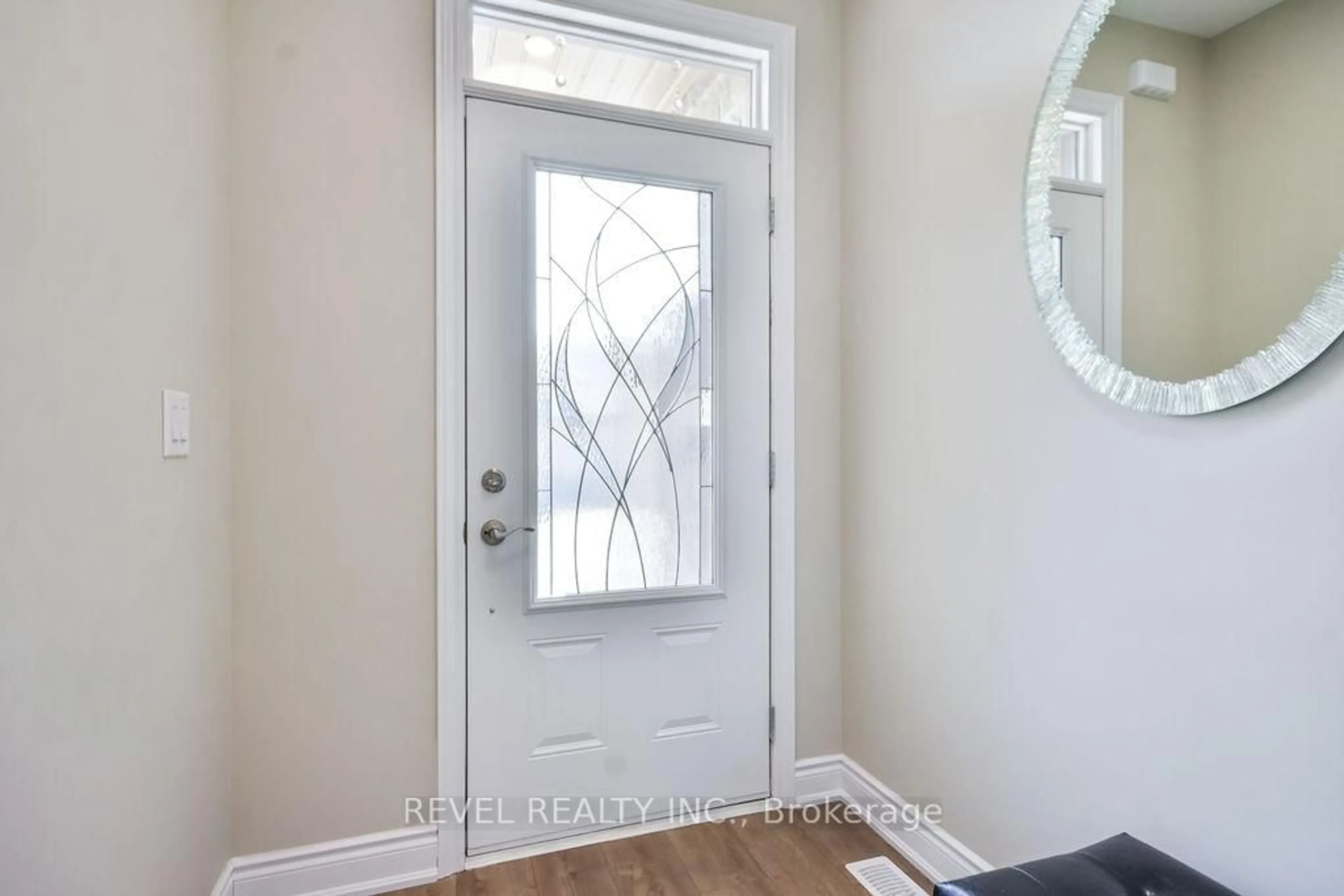 Indoor entryway for 19 Leanne's Way, Orillia Ontario L3V 8M1