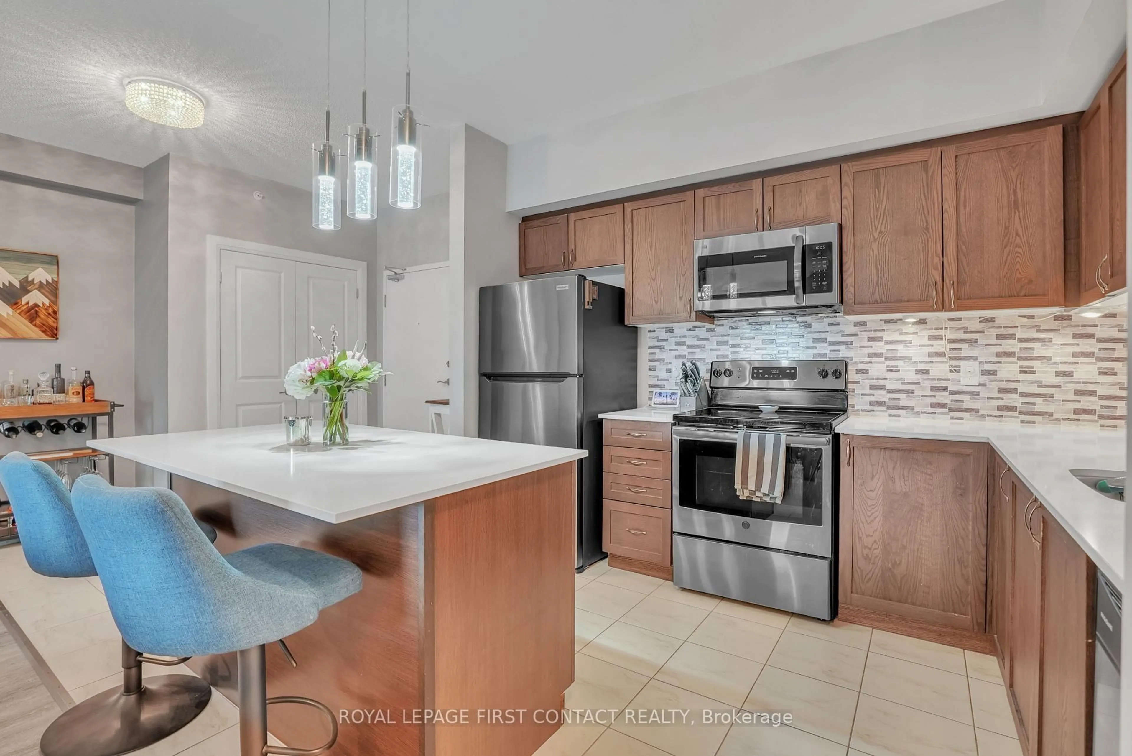 Open concept kitchen, ceramic/tile floor for 306 Essa Rd #305, Barrie Ontario L9J 0H5