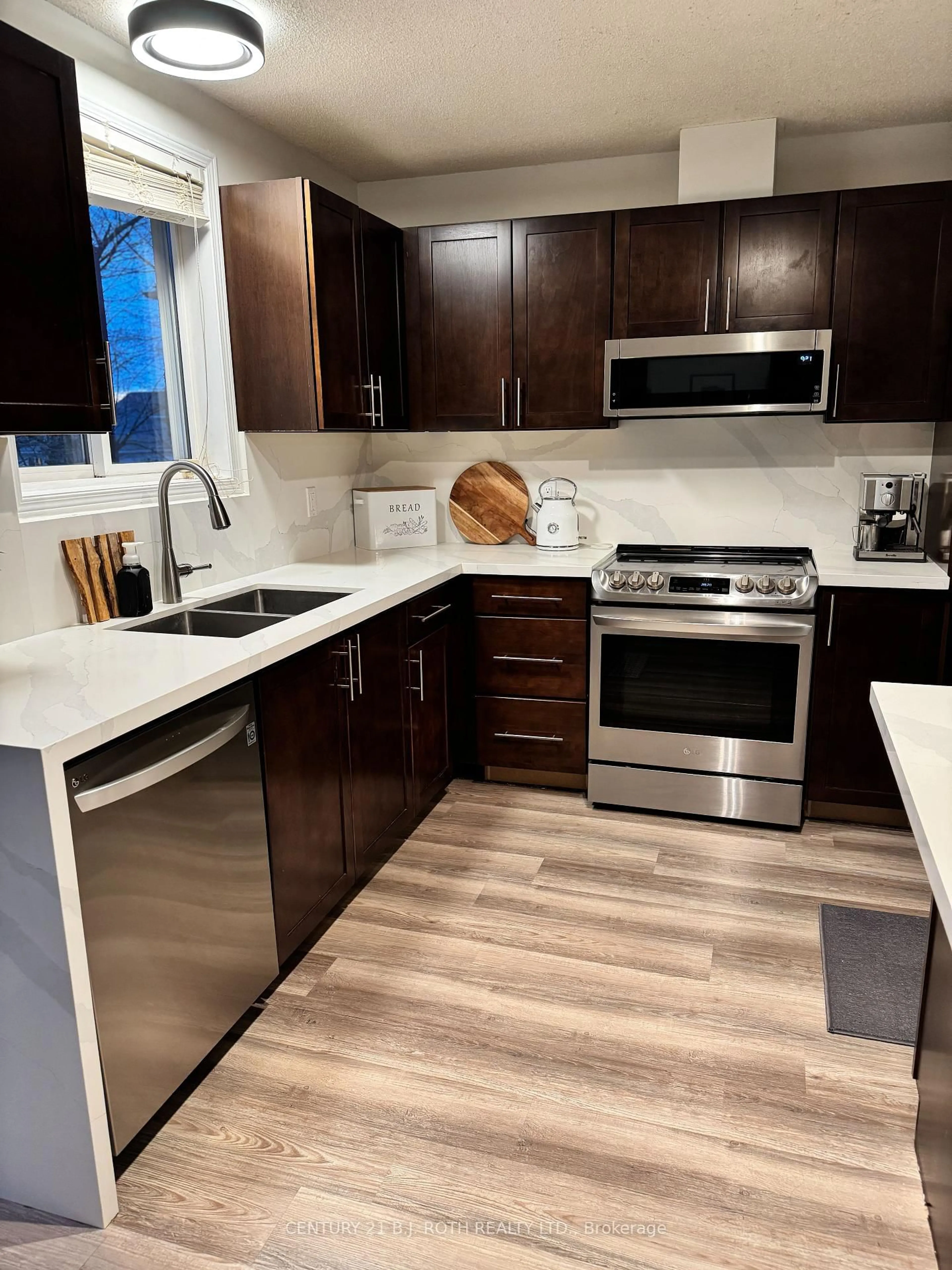 Open concept kitchen, unknown for 11 Masters Dr, Barrie Ontario L4M 6W4