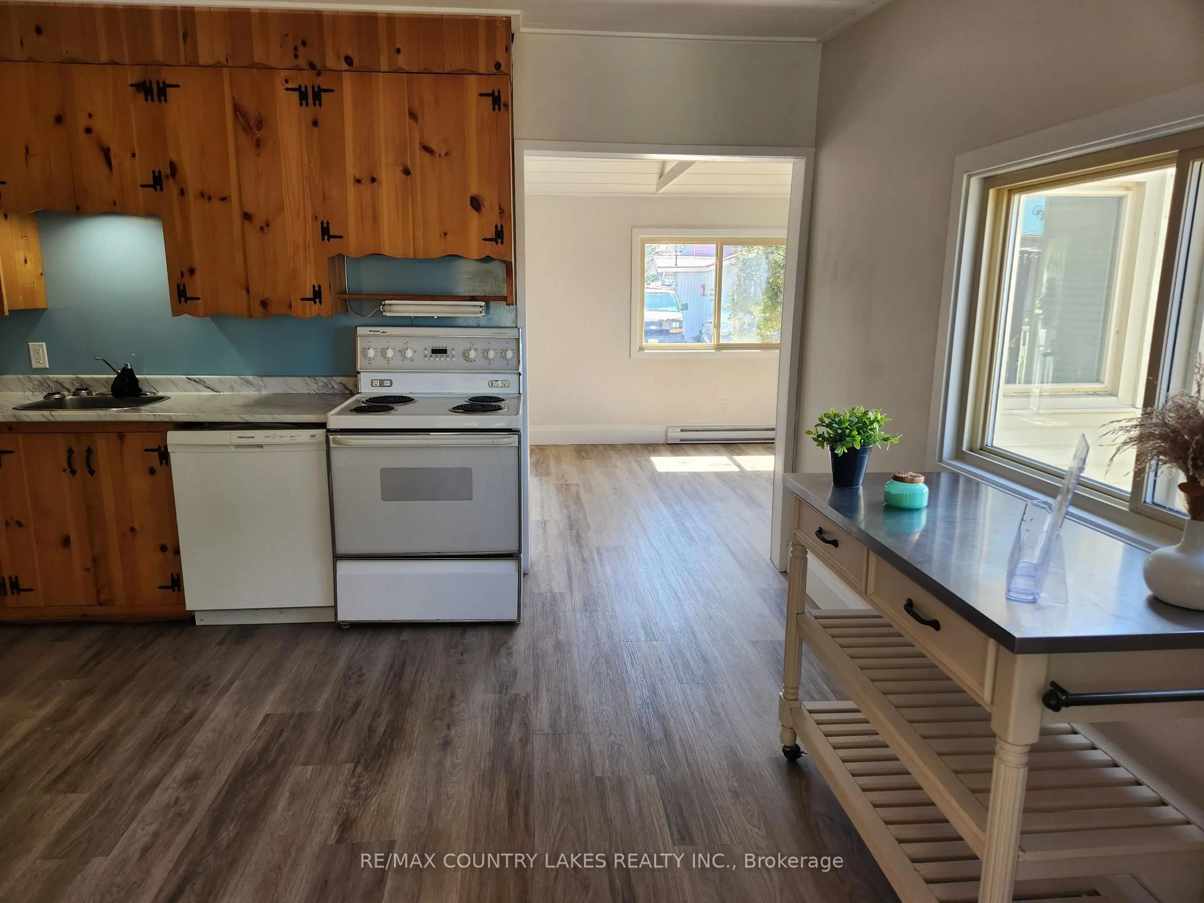 Standard kitchen, unknown for 10 Ridge Ave, Ramara Ontario L0K 1B0