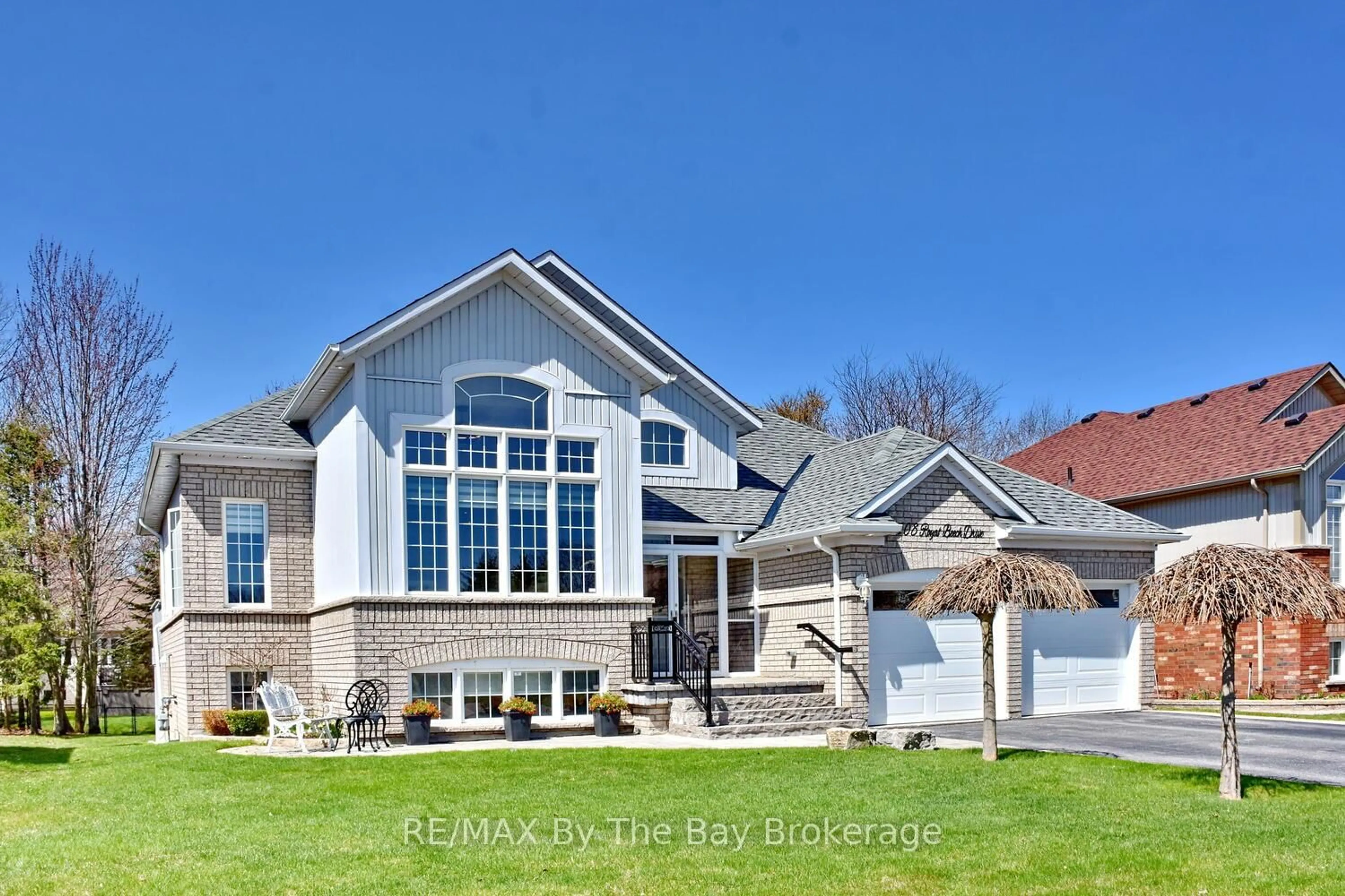 Home with brick exterior material, mountain view for 108 Royal Beech Dr, Wasaga Beach Ontario L9Z 1M5