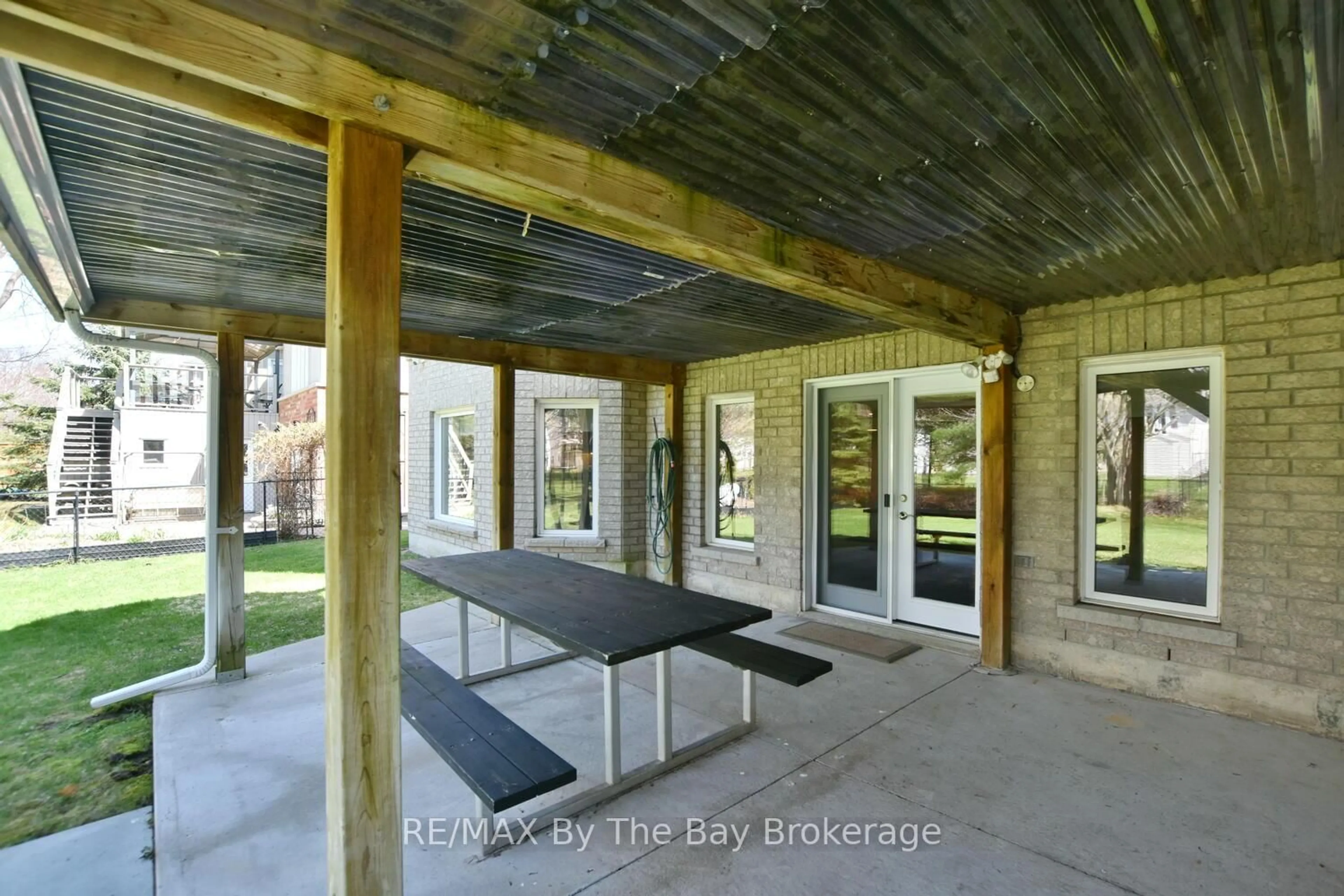 Patio, unknown for 108 Royal Beech Dr, Wasaga Beach Ontario L9Z 1M5