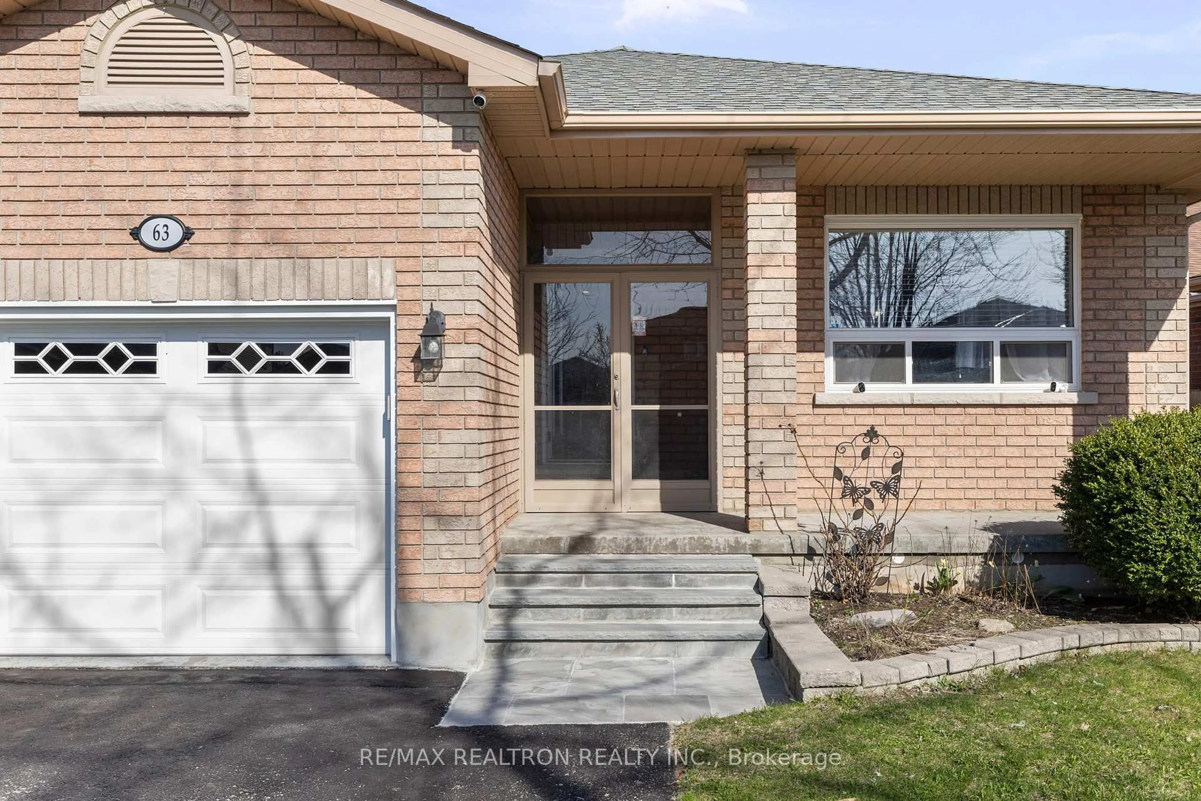 Home with brick exterior material, street for 63 Butternut Dr, Barrie Ontario L4N 9Z8