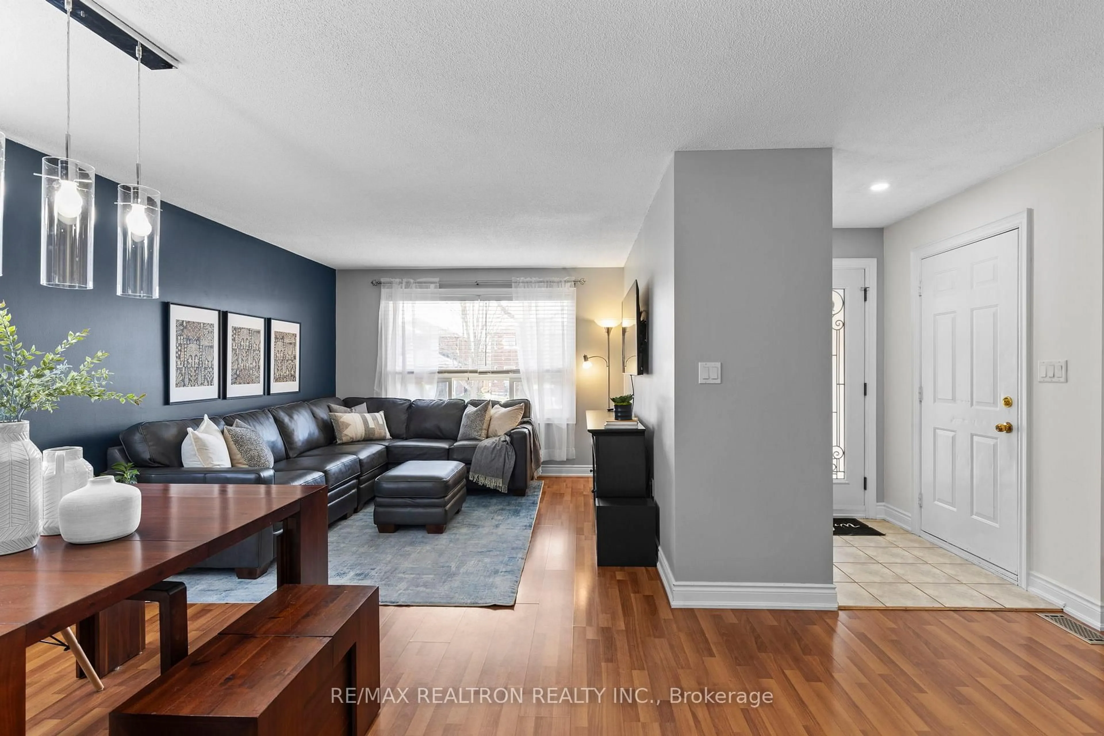 Living room with furniture, wood/laminate floor for 63 Butternut Dr, Barrie Ontario L4N 9Z8