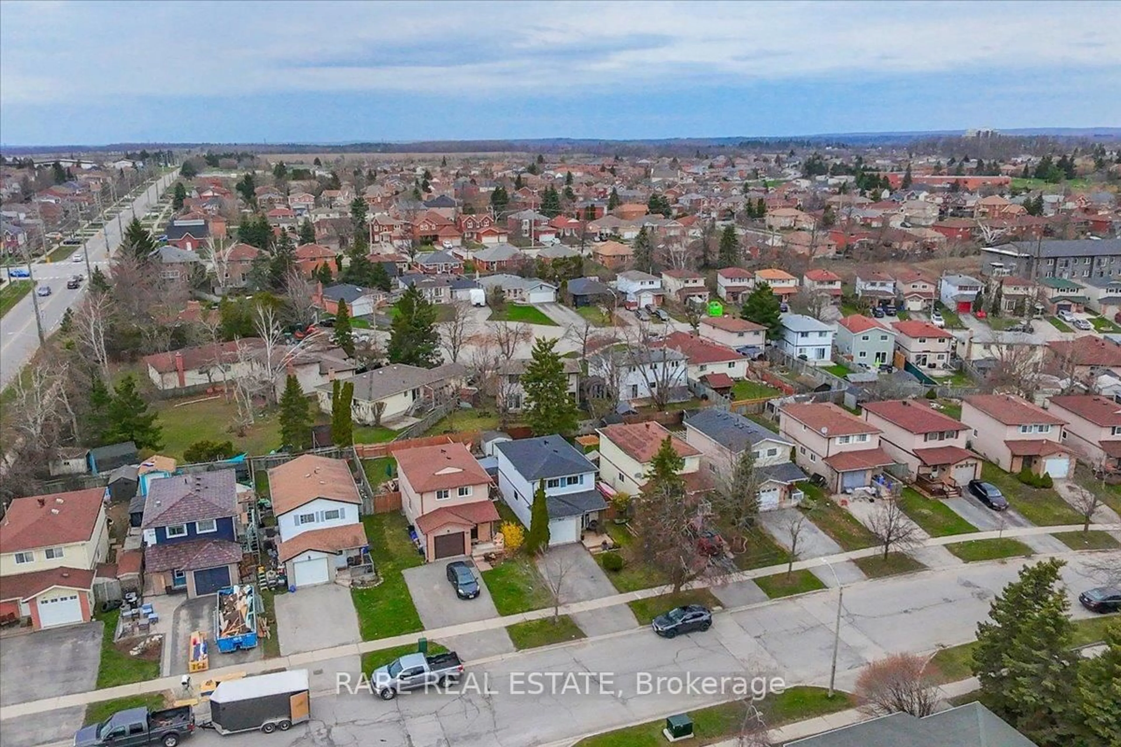 A pic from outside/outdoor area/front of a property/back of a property/a pic from drone, street for 12B Janice Dr, Barrie Ontario L4N 5Y2