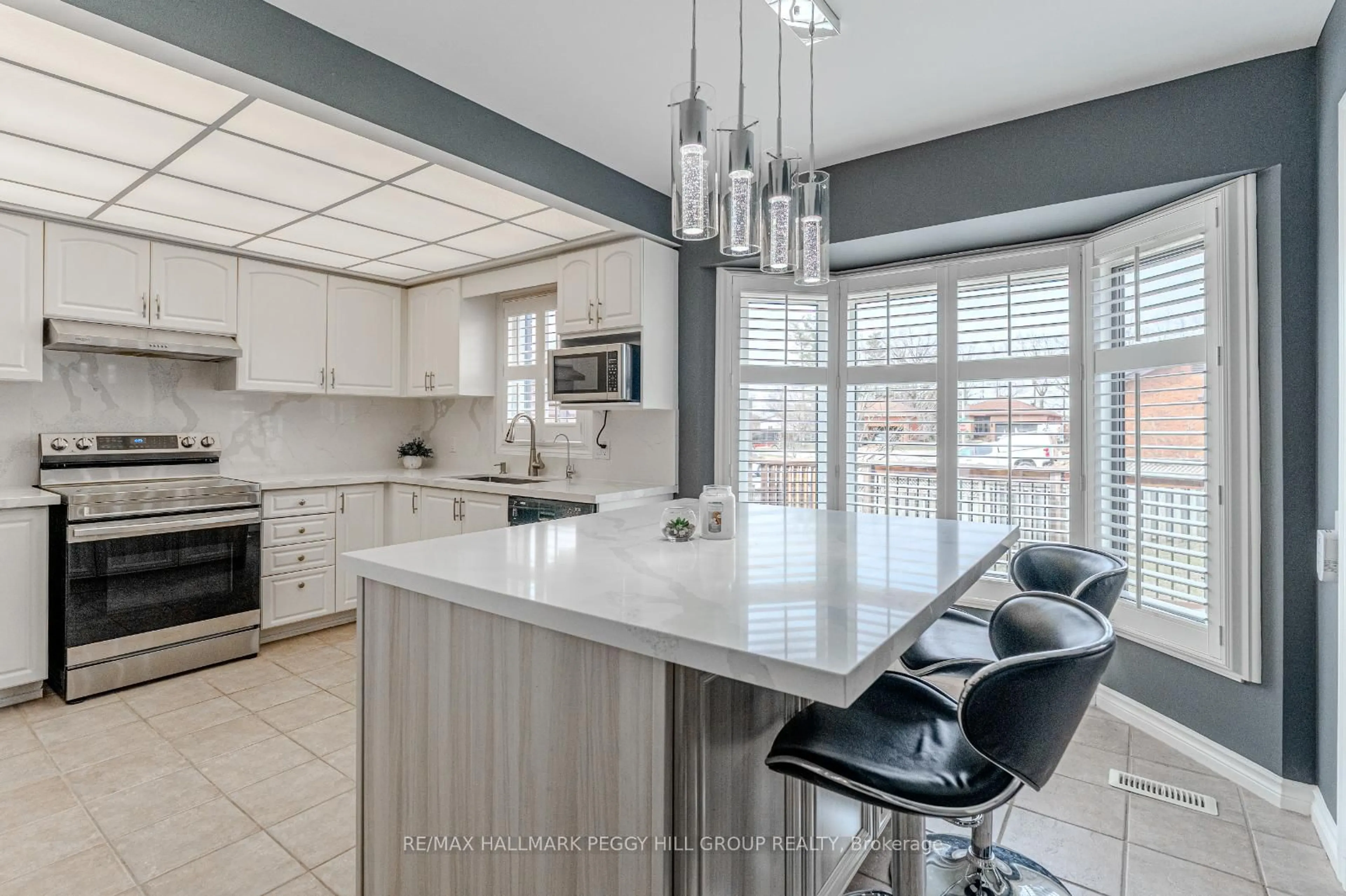 Contemporary kitchen, ceramic/tile floor for 12 Thackeray Cres, Barrie Ontario L4N 6J6