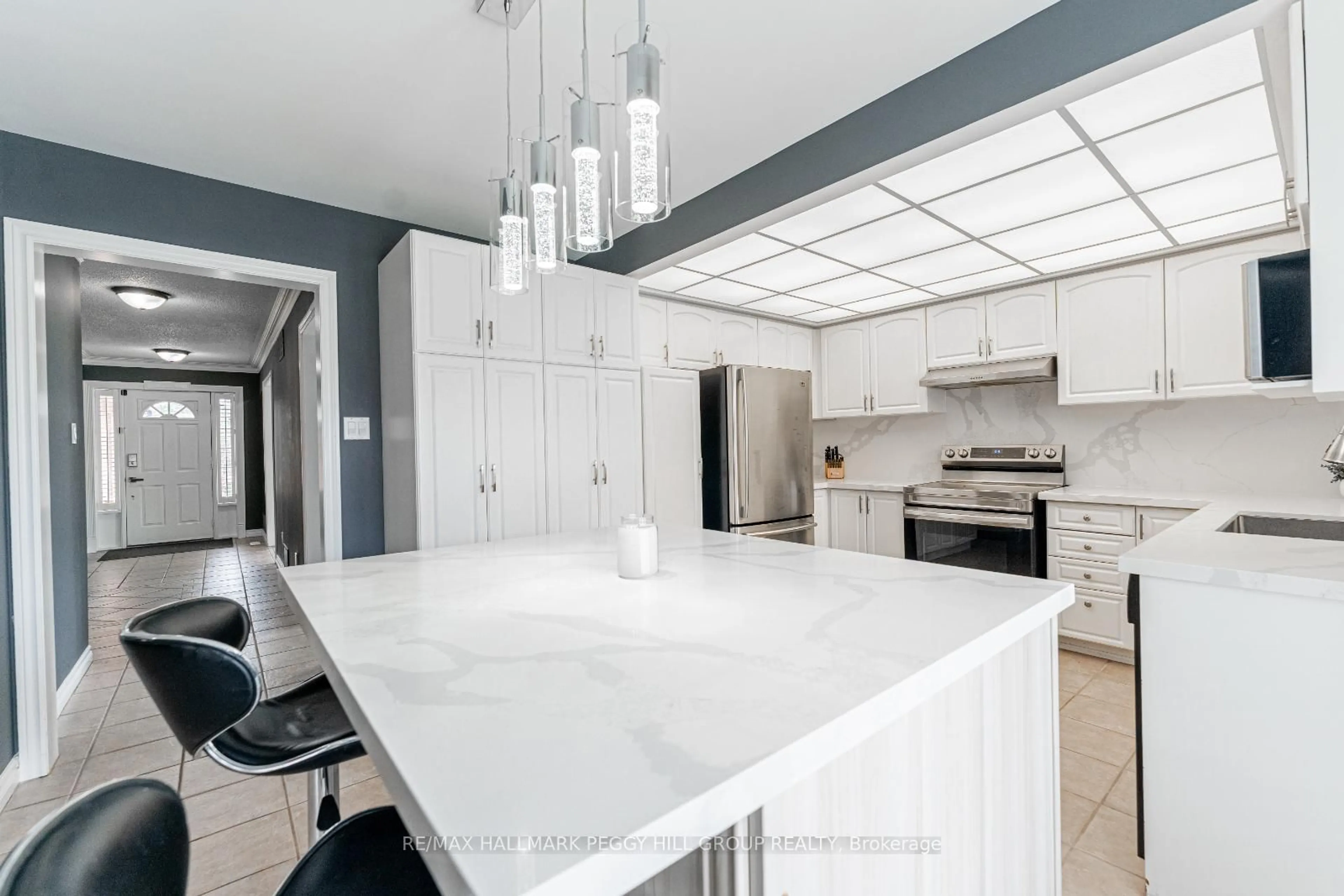 Contemporary kitchen, ceramic/tile floor for 12 Thackeray Cres, Barrie Ontario L4N 6J6