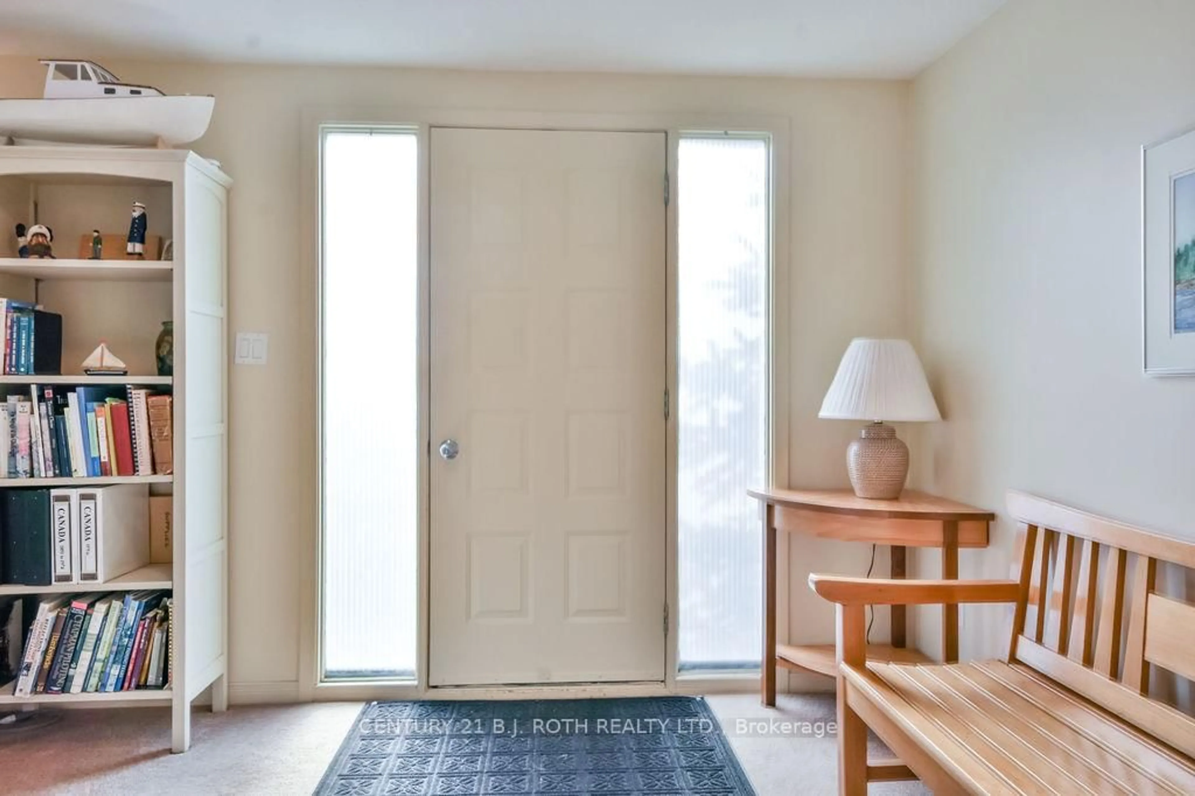 Indoor entryway for 22 TAMARACK Dr, Oro-Medonte Ontario L0L 1T0