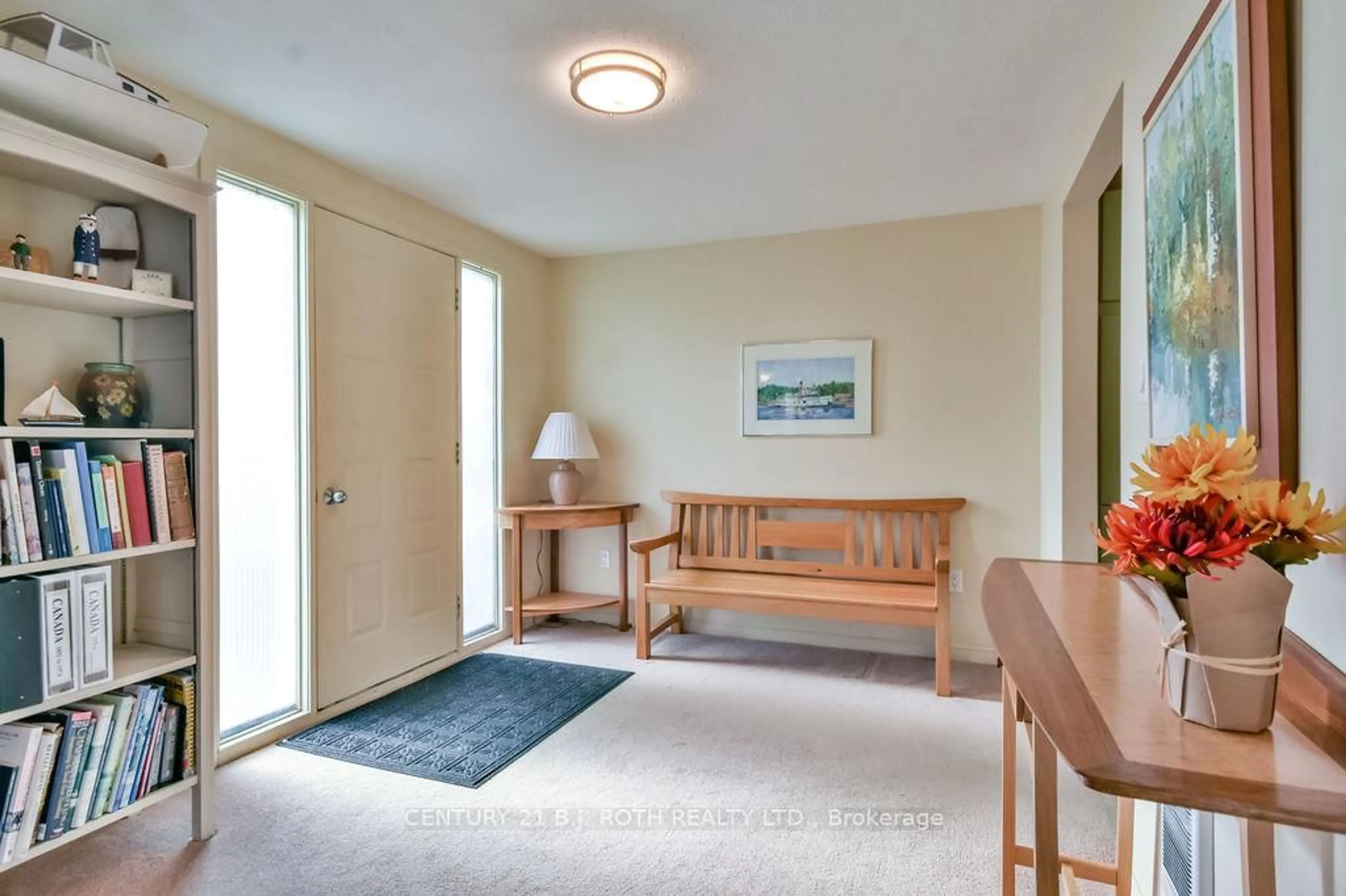 Indoor entryway for 22 TAMARACK Dr, Oro-Medonte Ontario L0L 1T0