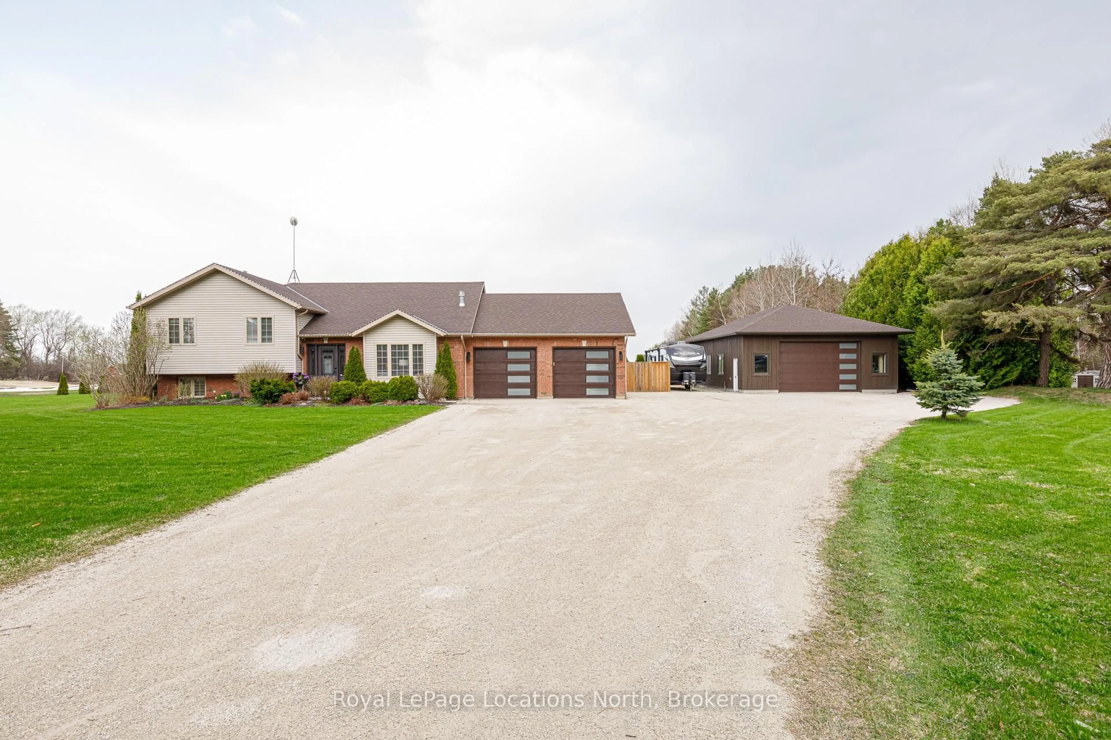 A pic from outside/outdoor area/front of a property/back of a property/a pic from drone, street for 7286 36/37 Nottawasaga Sdrd, Clearview Ontario L9Y 3Z1