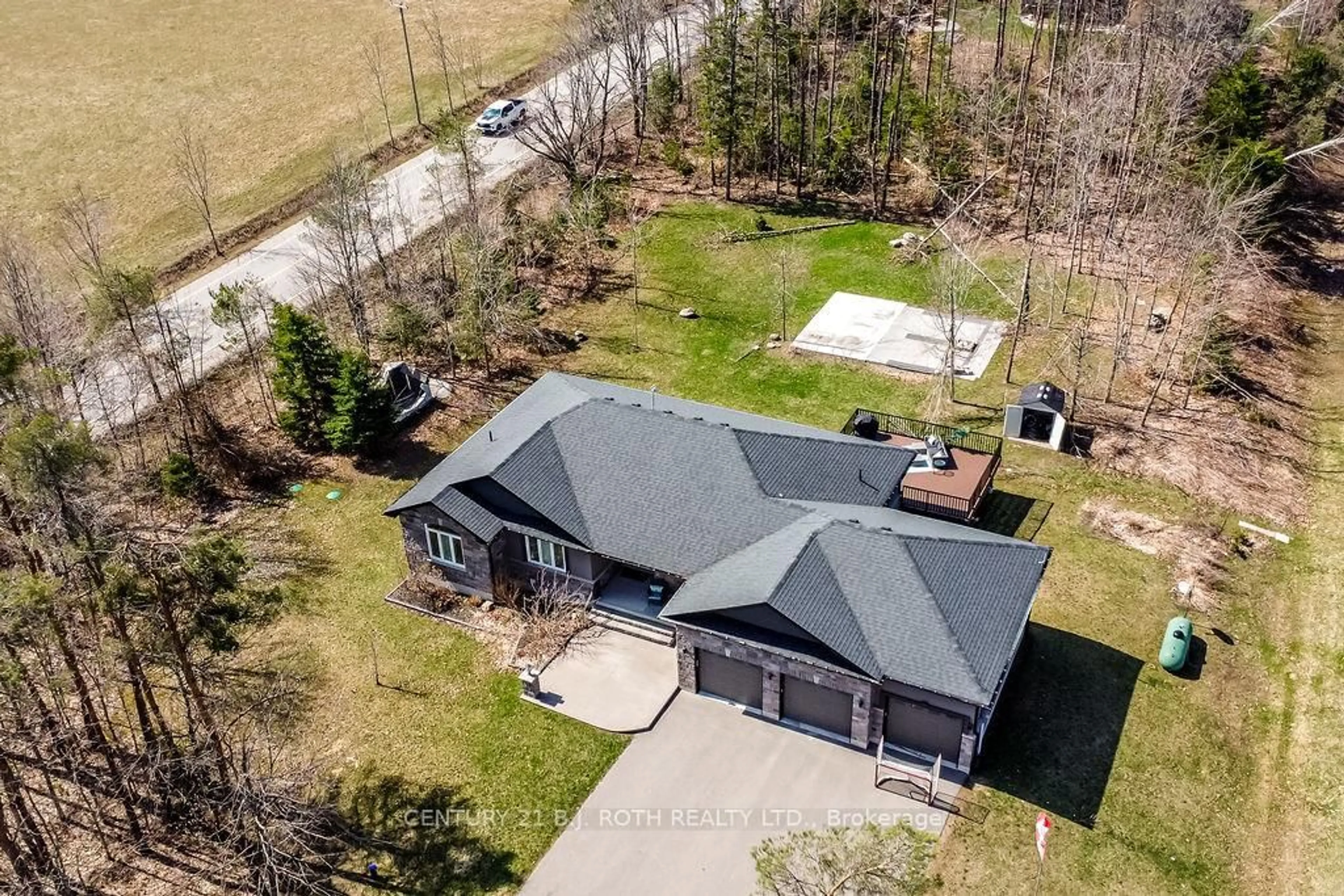 A pic from outside/outdoor area/front of a property/back of a property/a pic from drone, unknown for 27 Houben Cres, Oro-Medonte Ontario L0L 1T0